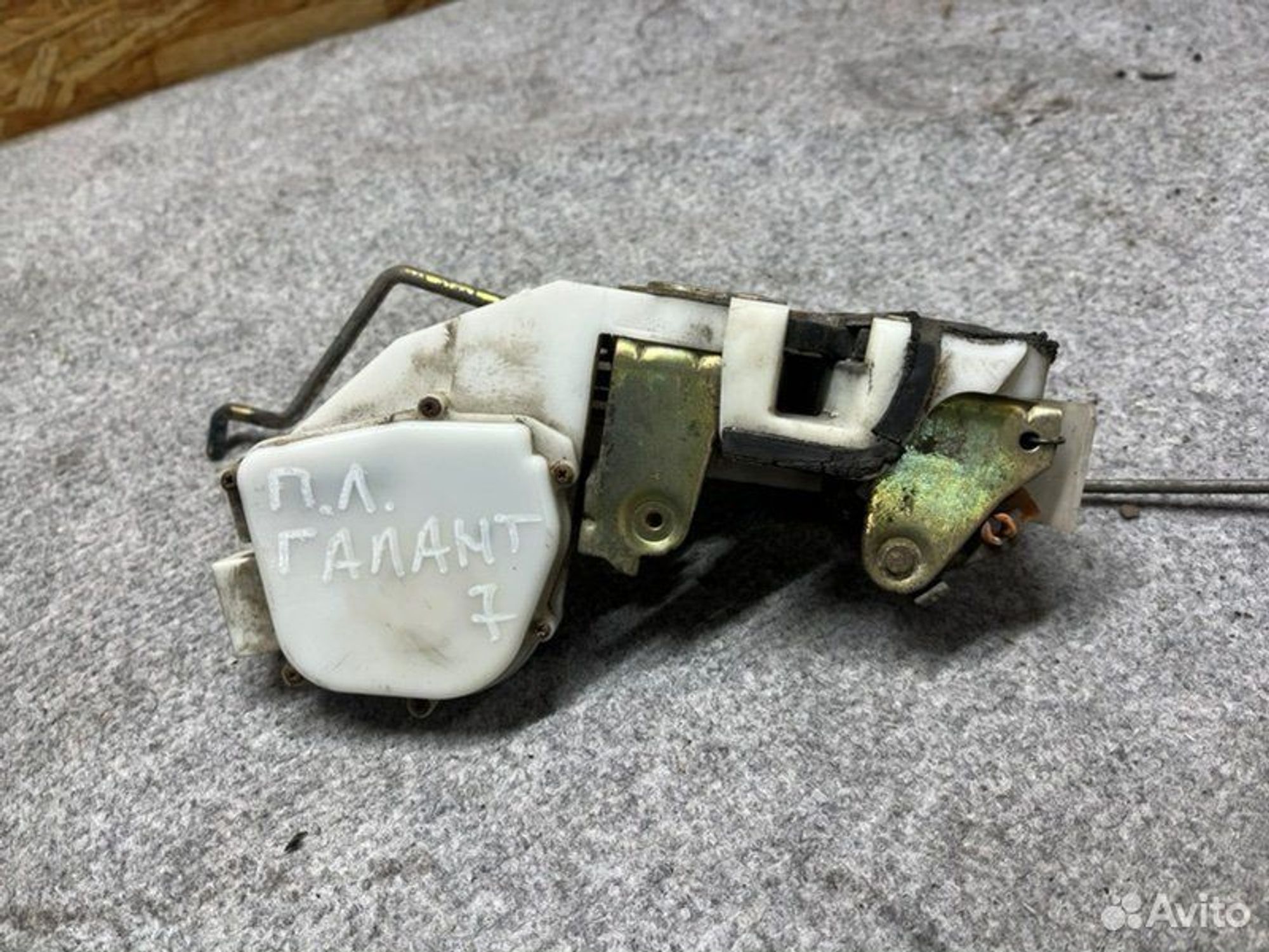 Замок боковой двери передний левый Mitsubishi, 1000 рублей, Семиозерка