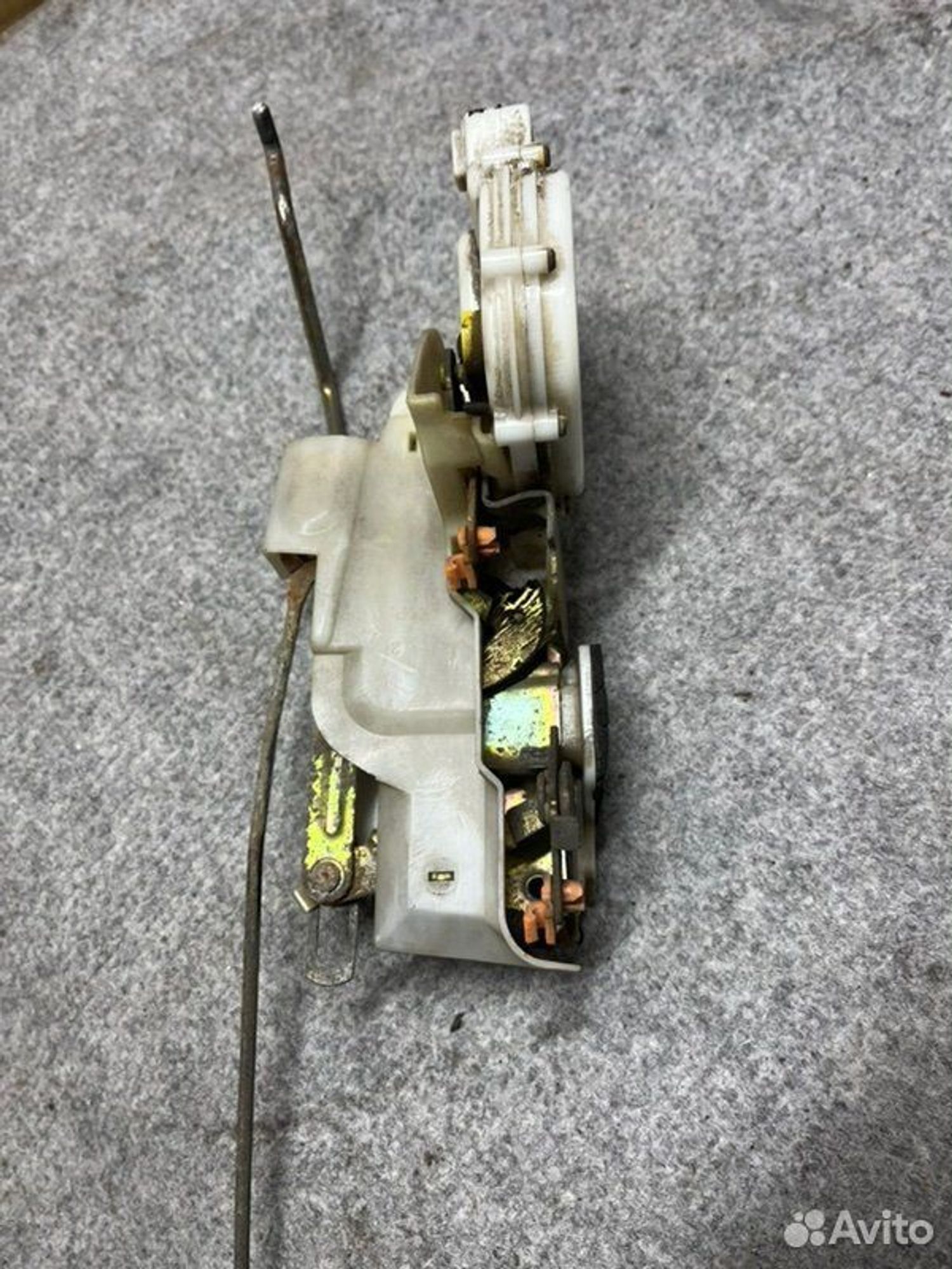 Замок боковой двери передний левый Mitsubishi, 1000 рублей, Семиозерка