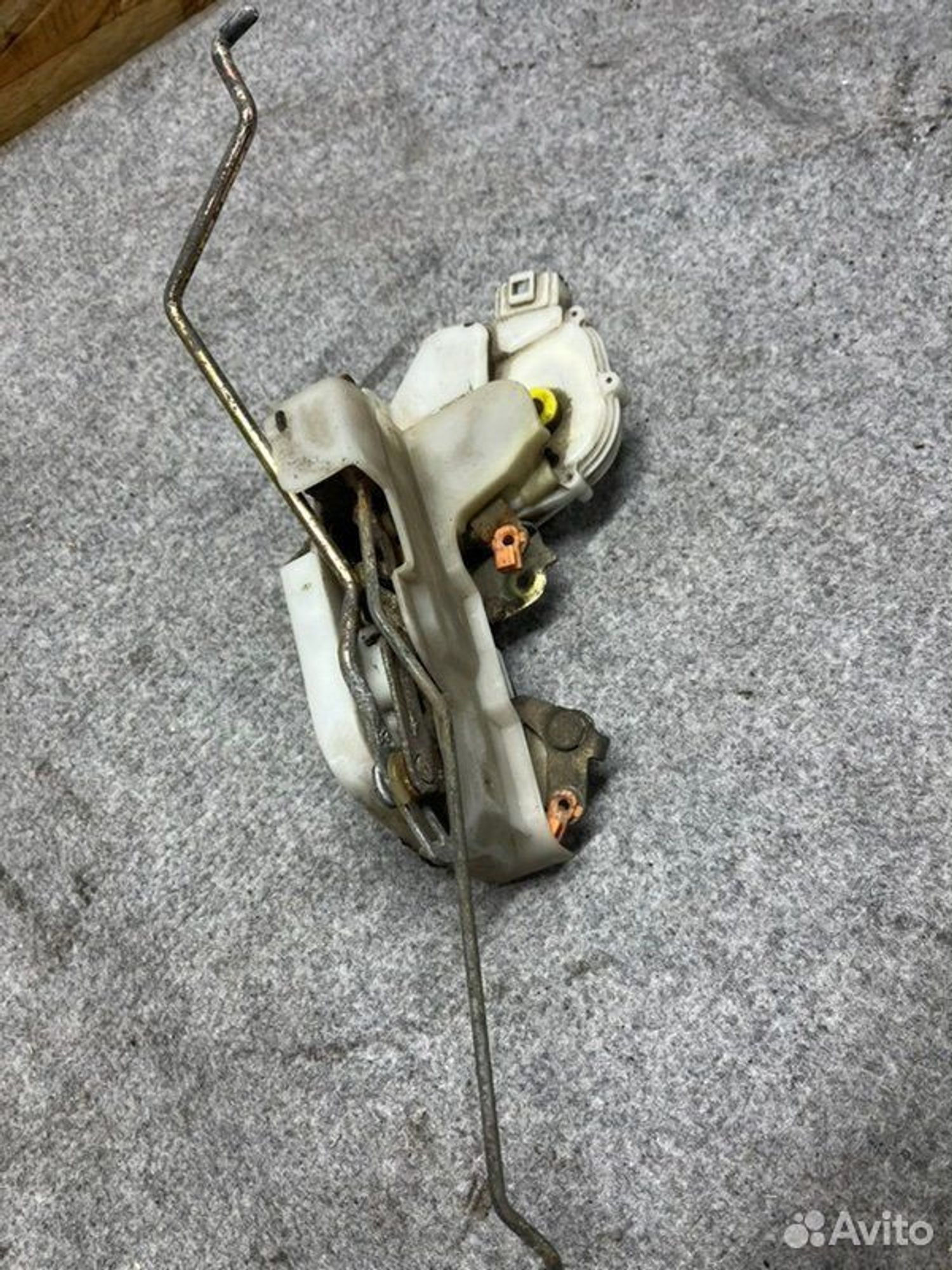 Замок боковой двери передний левый Mitsubishi, 1000 рублей, Семиозерка