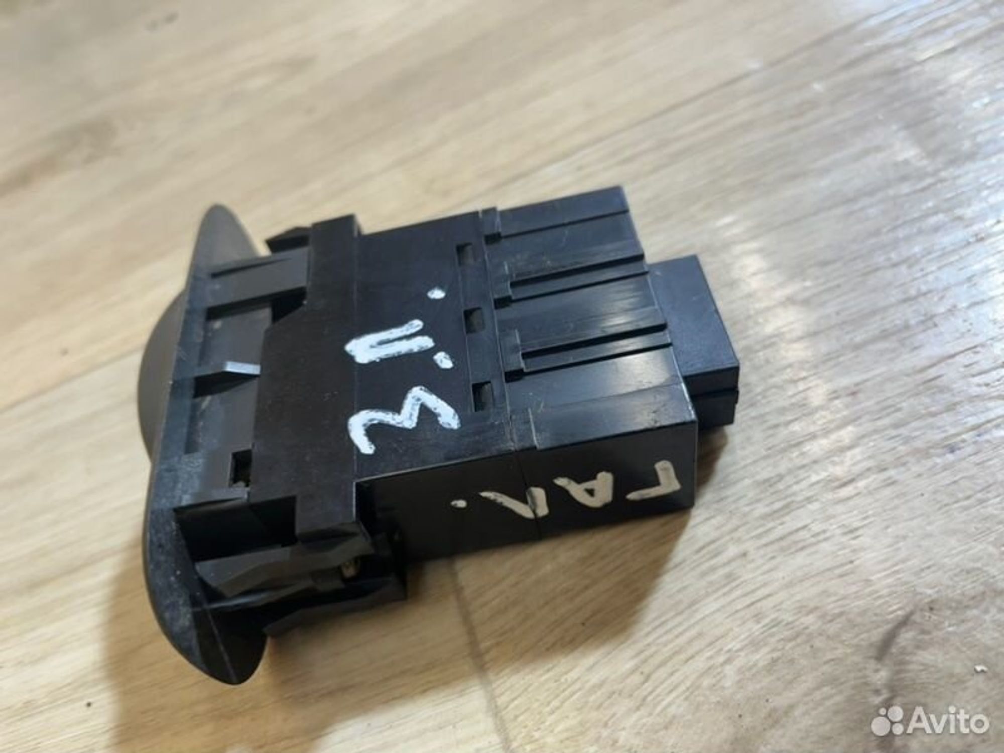 Кнопка стеклоподъемника Mitsubishi Galant E54A, 900 рублей, Семиозерка