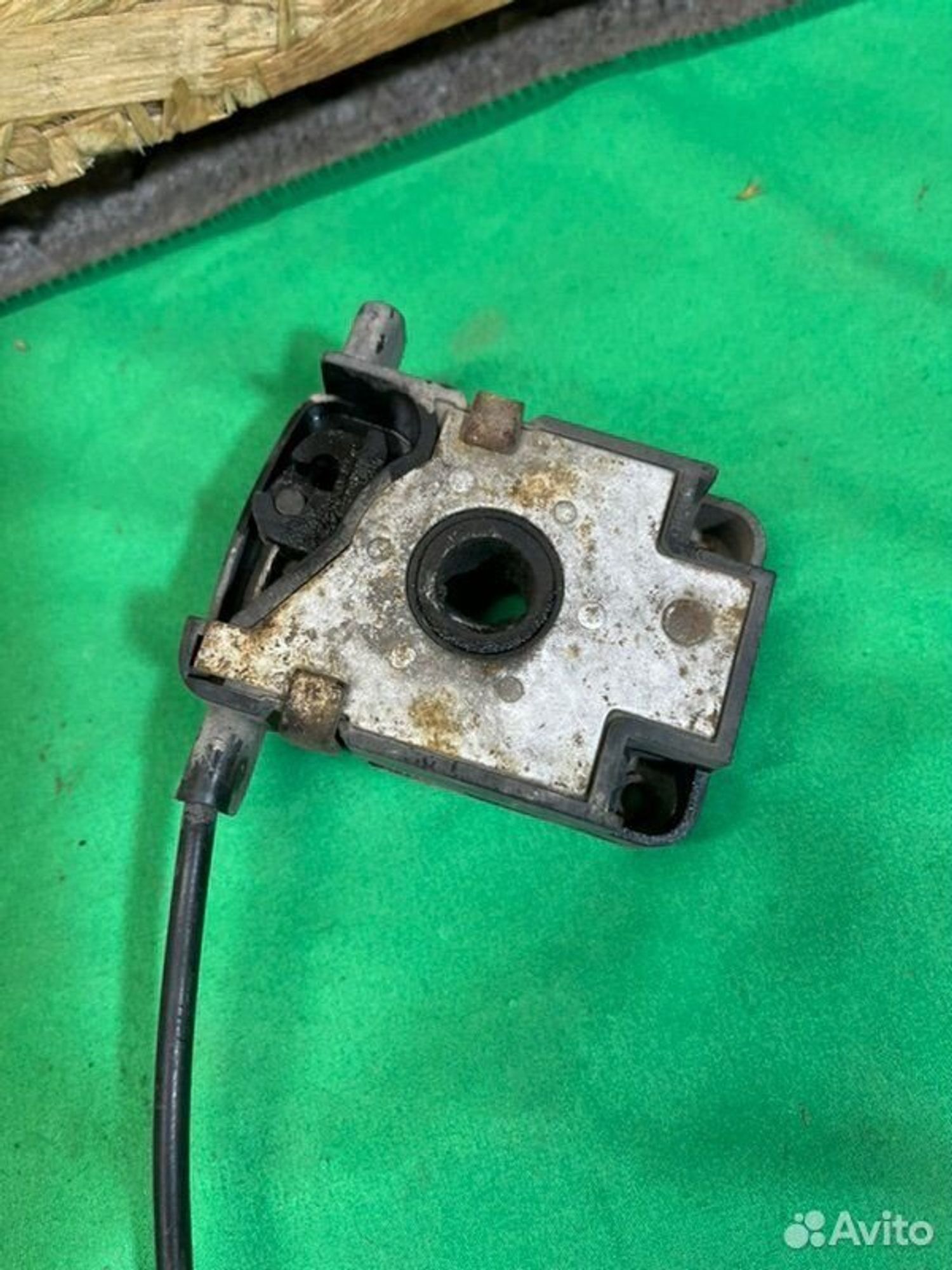 Замок капота Bmw X5 E53 M54B30 2002, 1200 рублей, Семиозерка