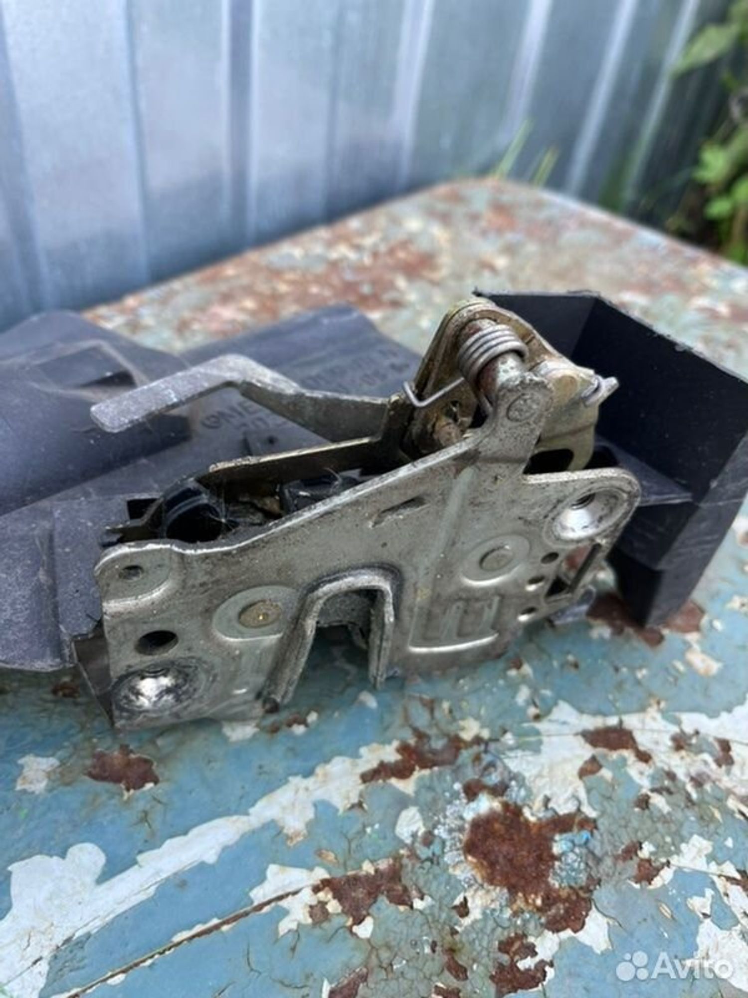 Замок боковой двери задний левый Mercedes E240, 1500 рублей, Семиозерка