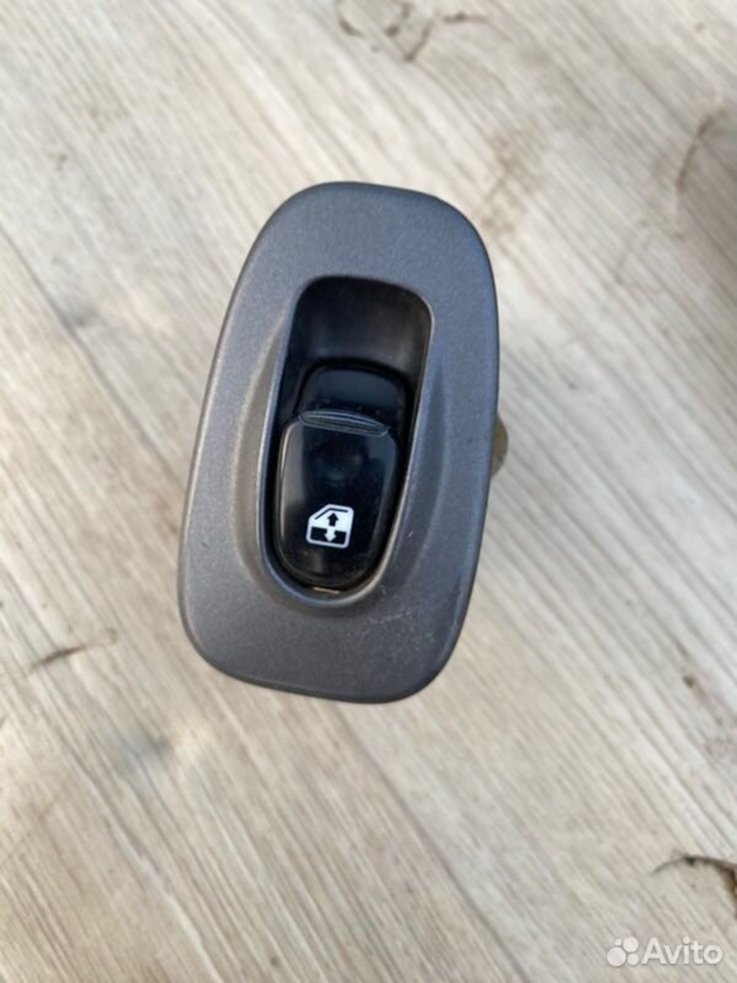 Кнопка стеклоподъемника задняя правая Hyundai, 800 рублей, Семиозерка