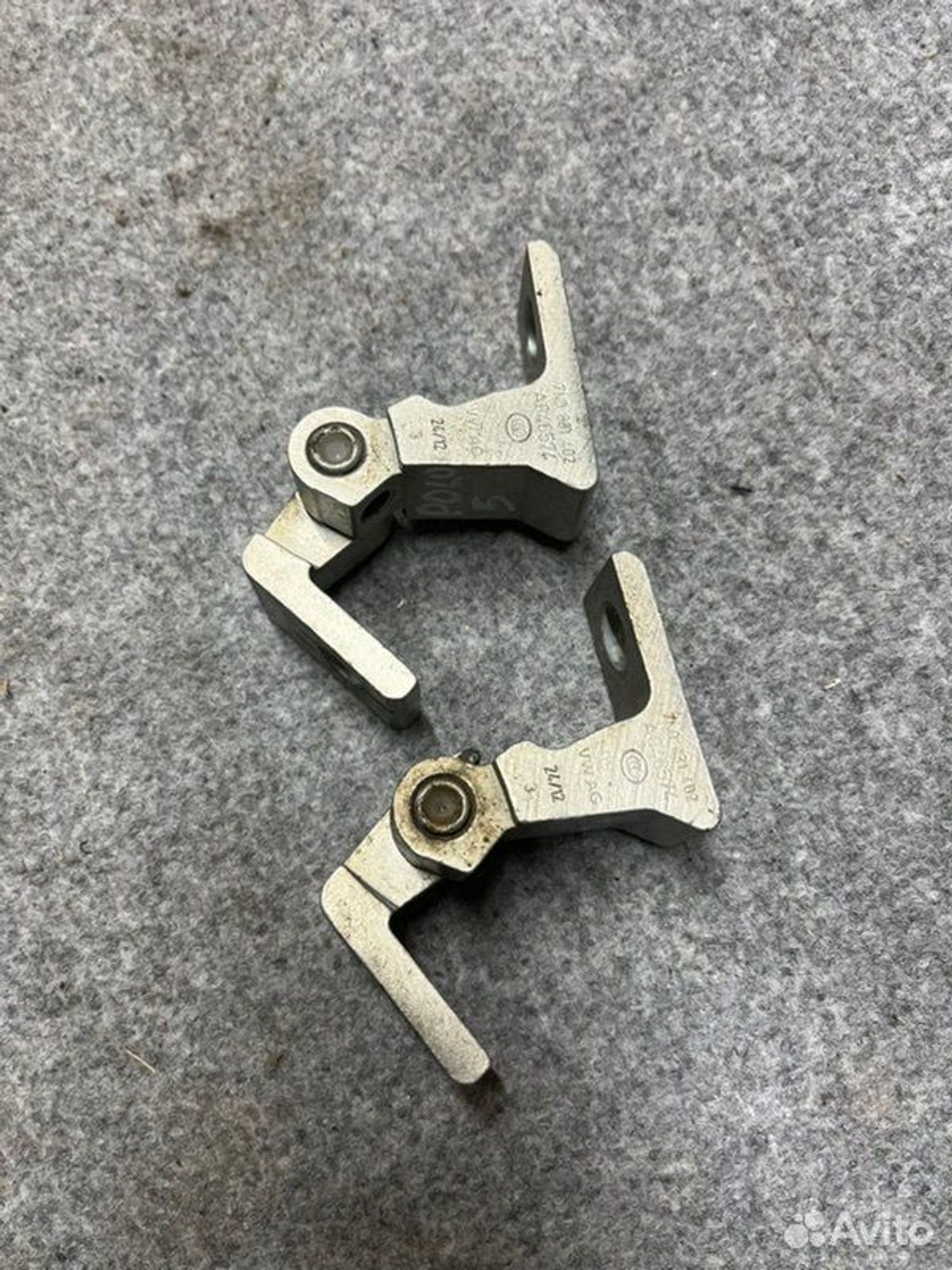 Петля двери передняя правая Volkswagen Polo CFN, 2000 рублей, Семиозерка