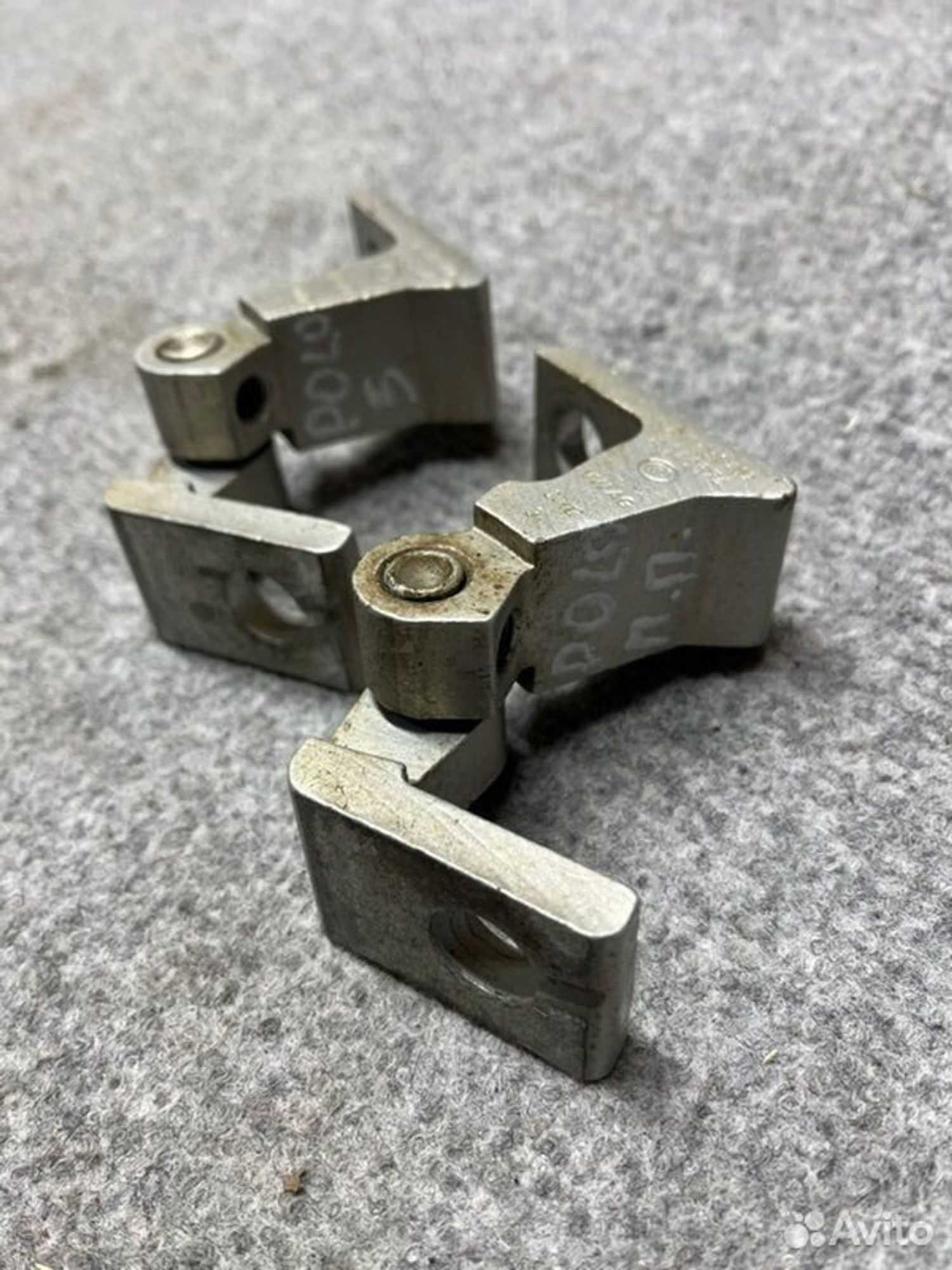 Петля двери передняя правая Volkswagen Polo CFN, 2000 рублей, Семиозерка