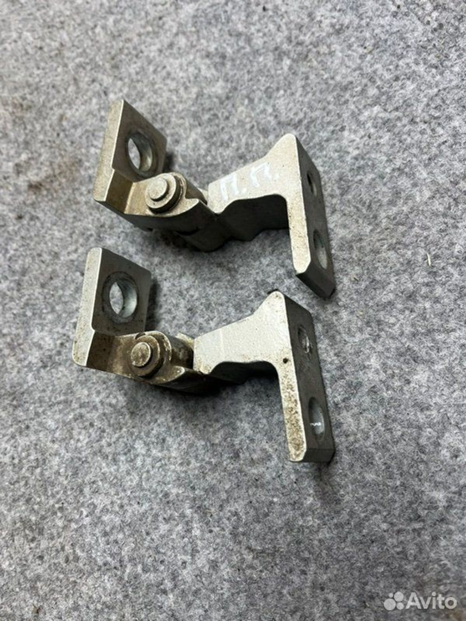 Петля двери передняя правая Volkswagen Polo CFN, 2000 рублей, Семиозерка