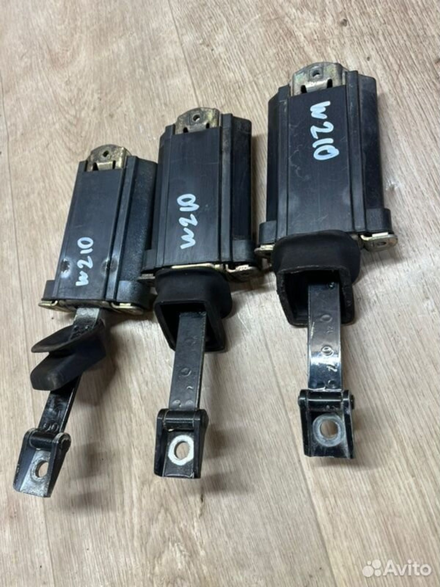 Ограничитель двери Mercedes E240 W210 M112911 1998, 1000 рублей, Семиозерка