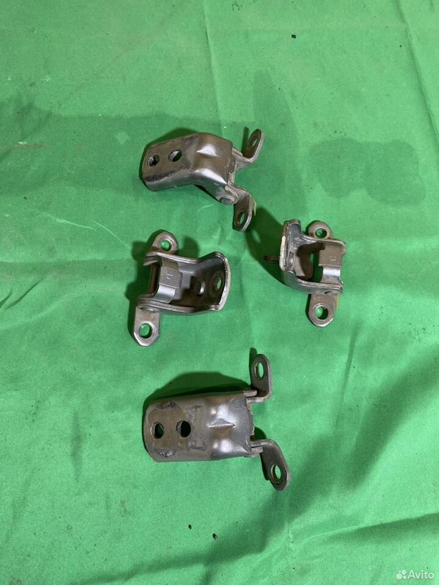 Петли задние nissan almera n16, 800 рублей, Семиозерка