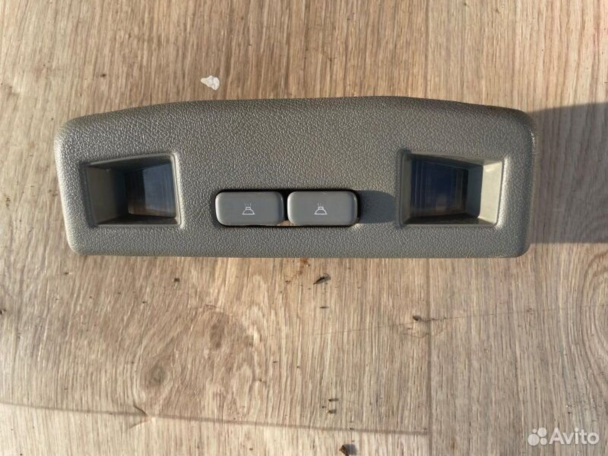 Плафон подсветки салона Mitsubishi Pajero 6G72, 1000 рублей, Семиозерка