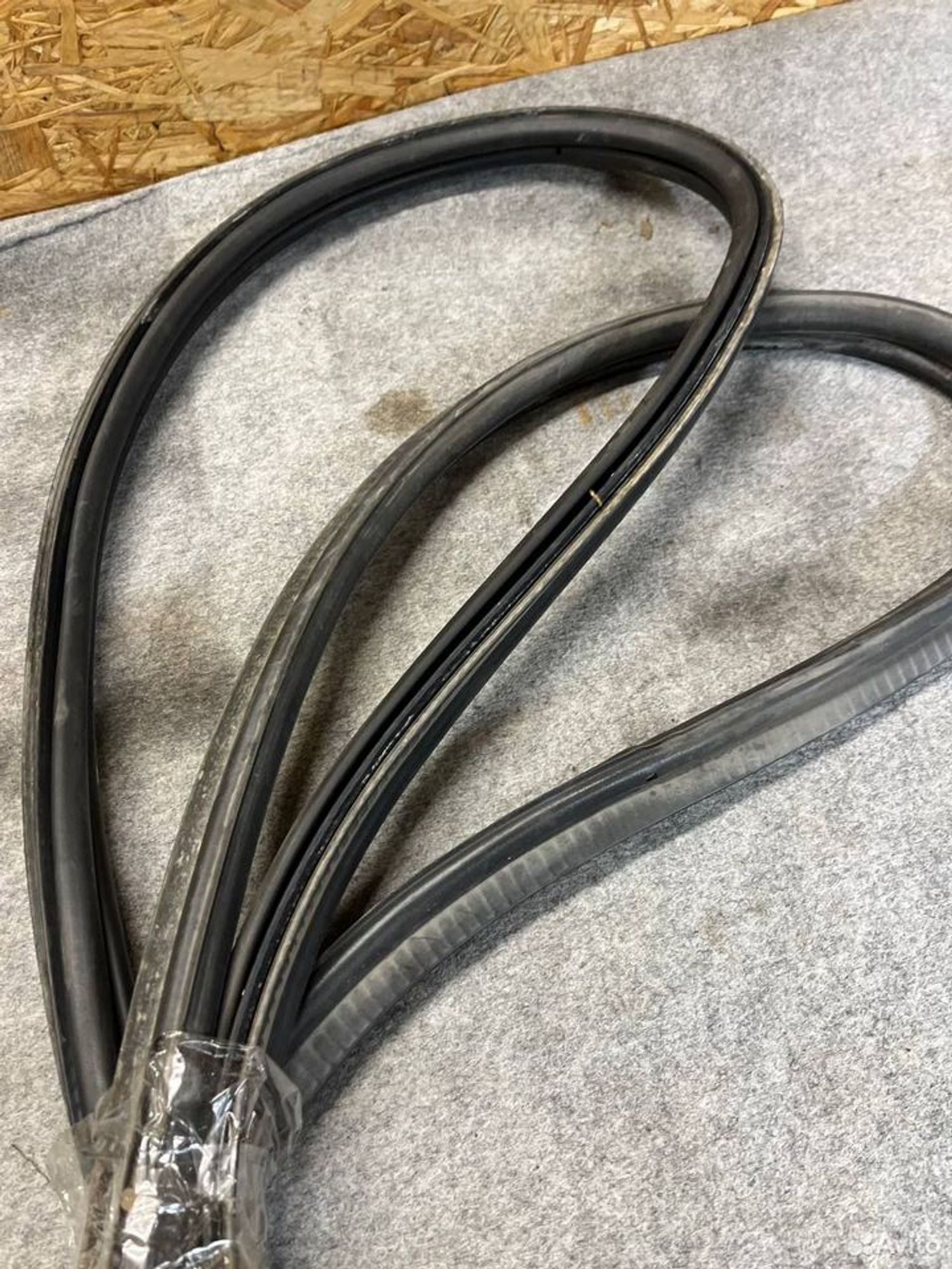 Уплотнительная резинка проема багажника e53, 1800 рублей, Семиозерка