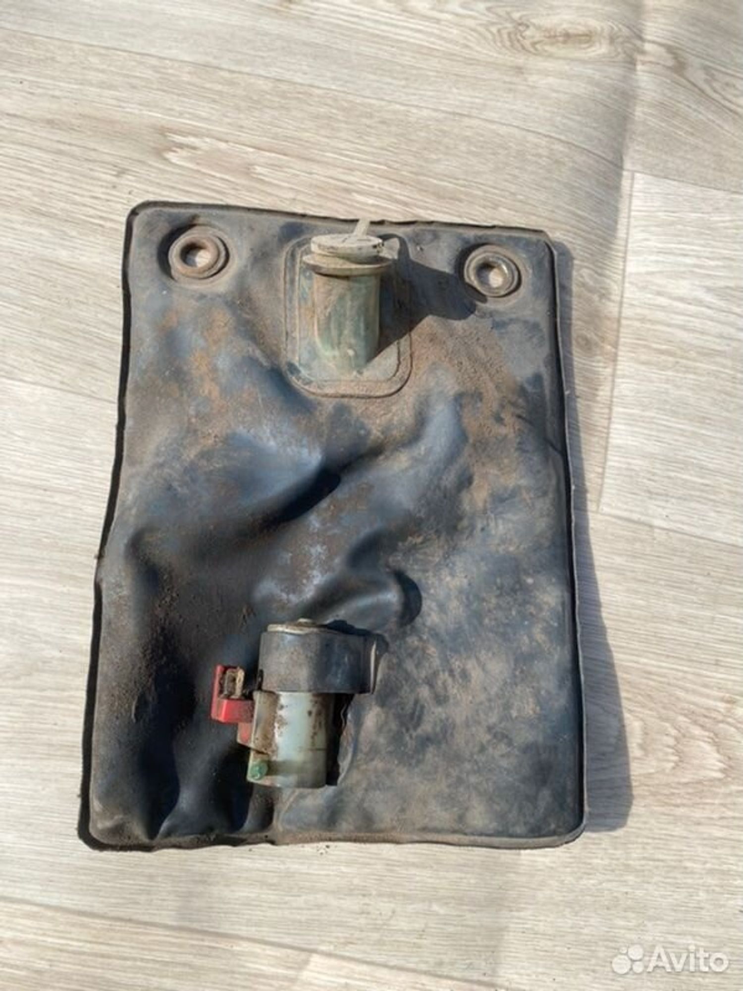 Бачок омывателя заднего стекла Isuzu Trooper 4JB1, 1000 рублей, Семиозерка