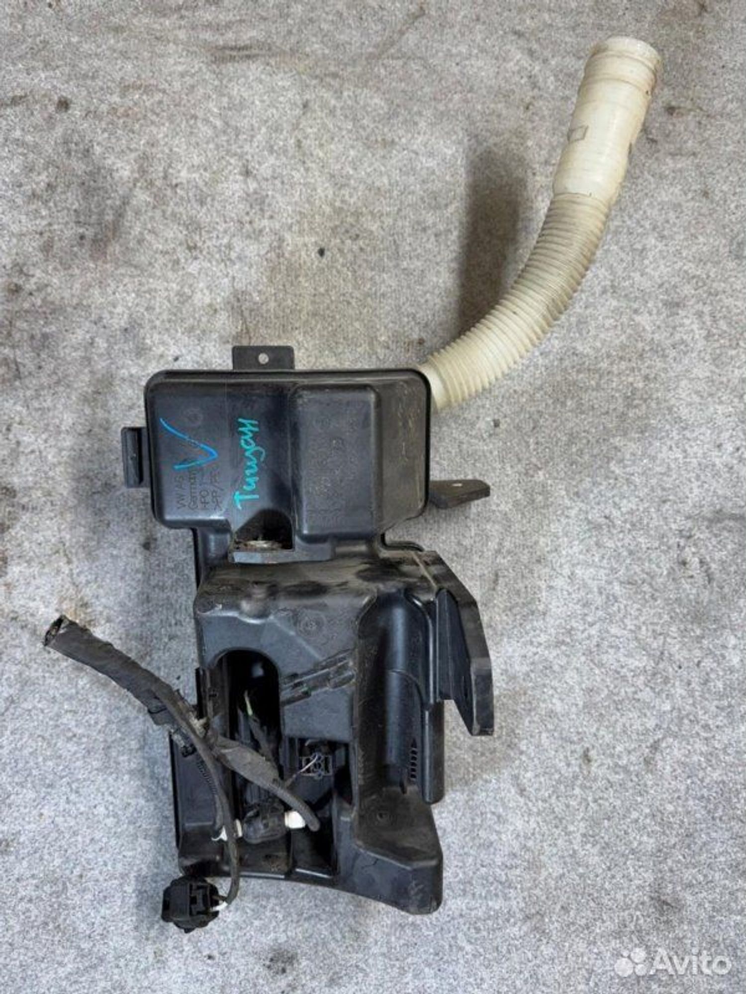 Бачок стеклоомывателя Volkswagen Tiguan SUV NF CAW, 2500 рублей, Семиозерка