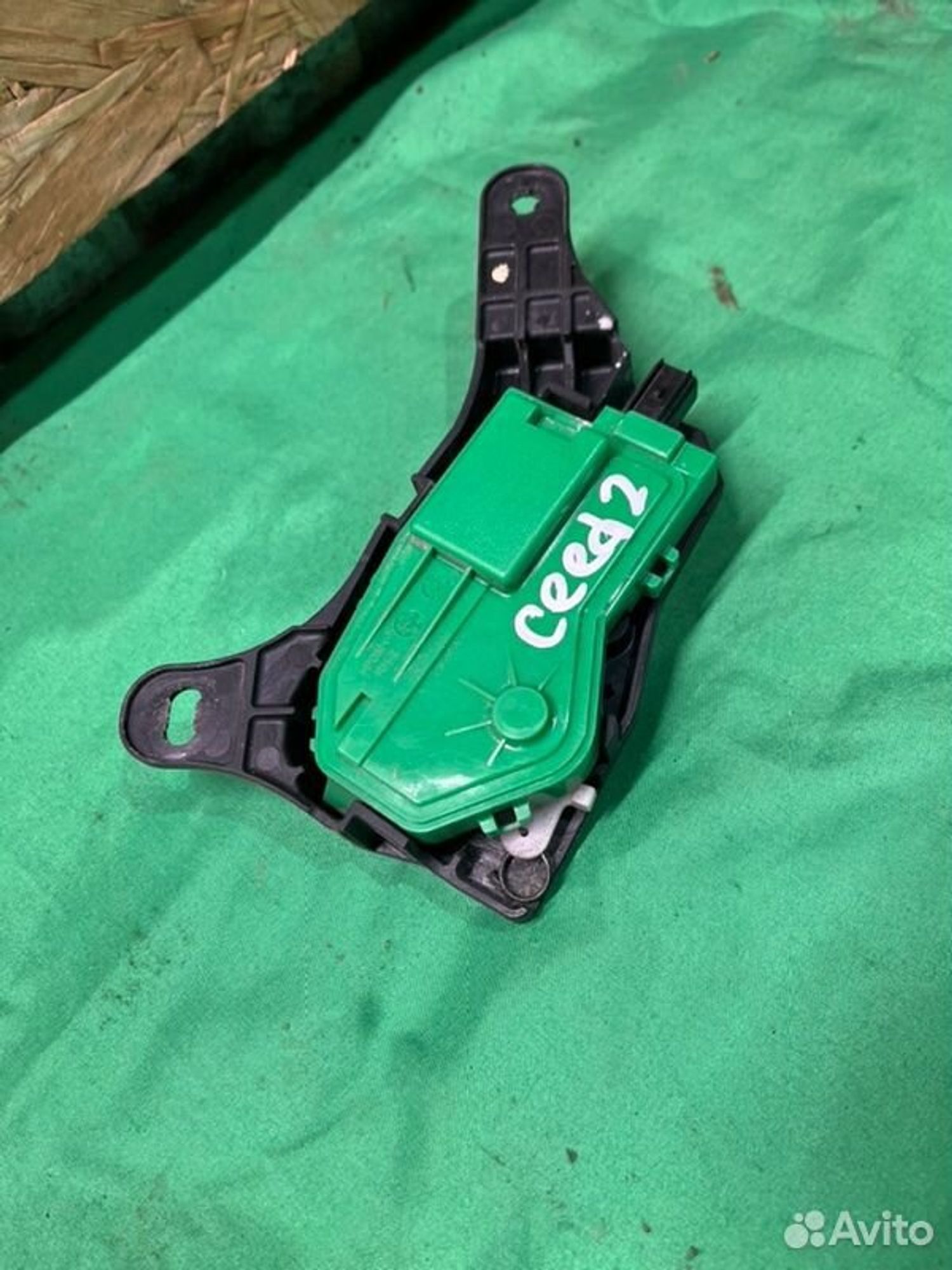 Активатор лючка бензобака Kia Ceed JD G4FG 2013, 1000 рублей, Семиозерка