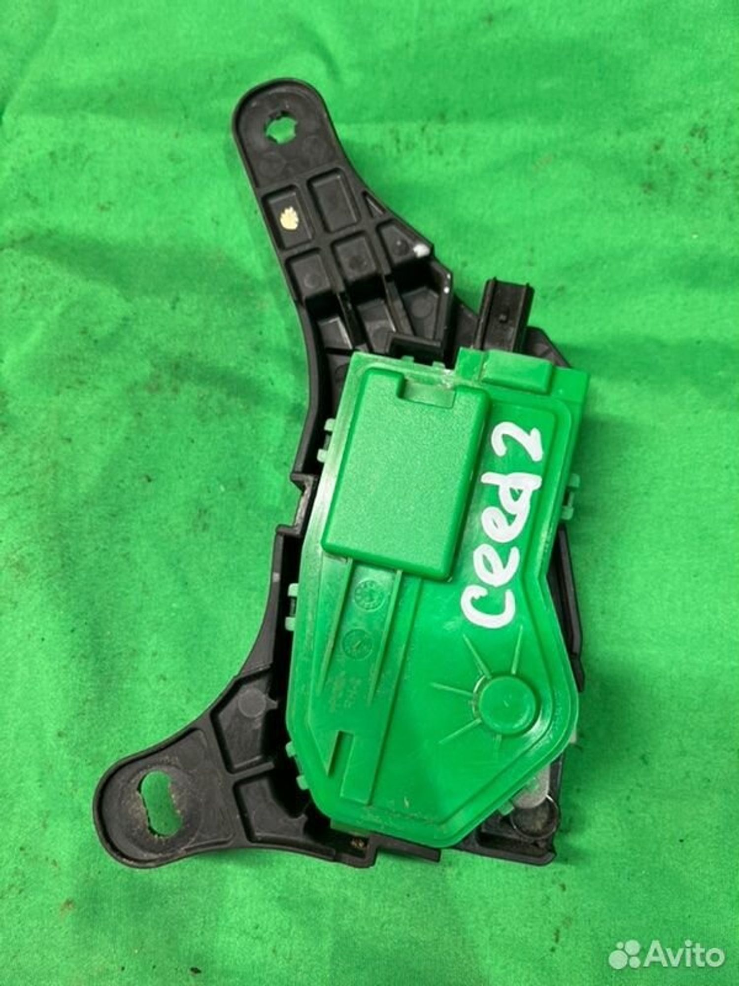 Активатор лючка бензобака Kia Ceed JD G4FG 2013, 1000 рублей, Семиозерка