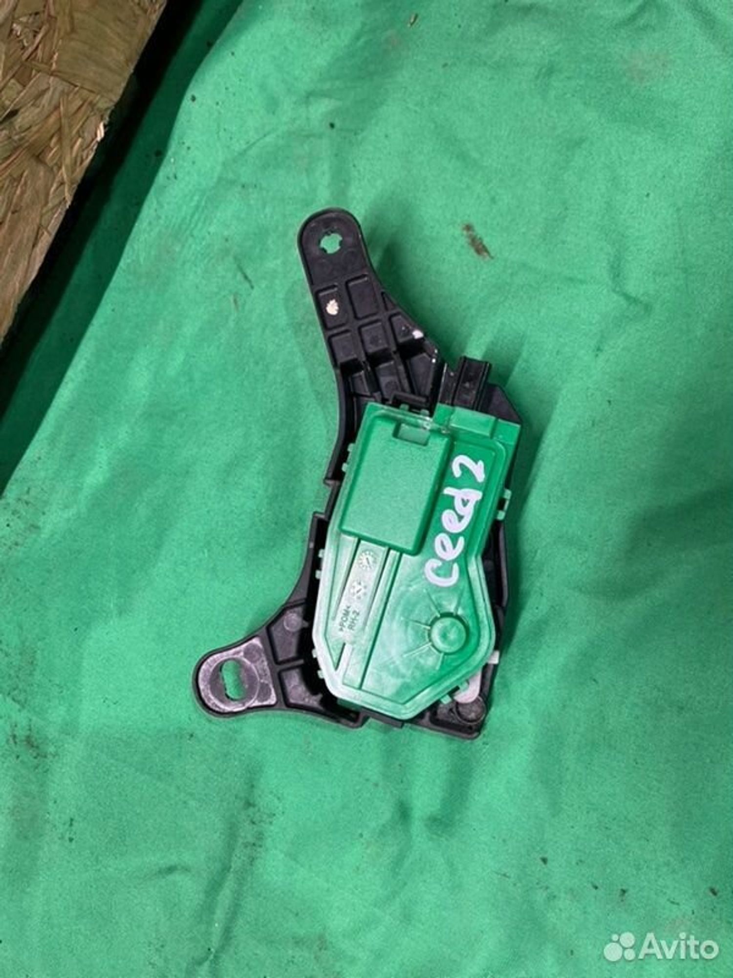 Активатор лючка бензобака Kia Ceed JD G4FG 2013, 1000 рублей, Семиозерка