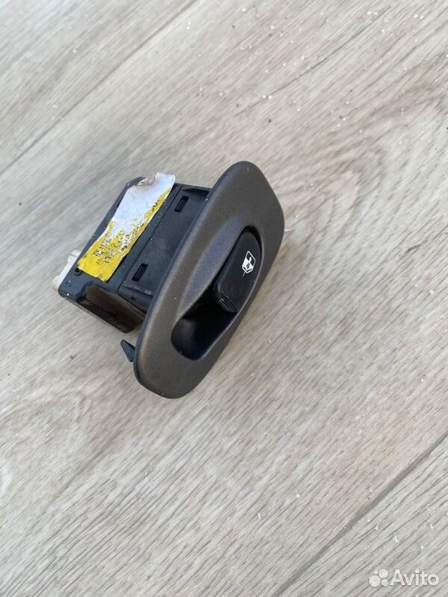 Кнопка стеклоподъемника задняя правая Hyundai, 1000 рублей, Семиозерка