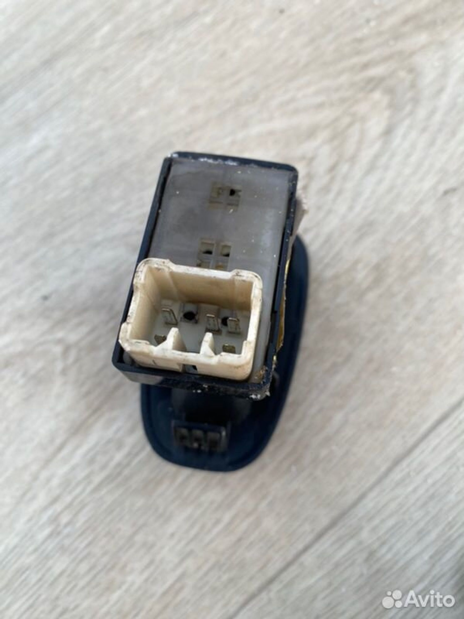 Кнопка стеклоподъемника задняя правая Hyundai, 1000 рублей, Семиозерка