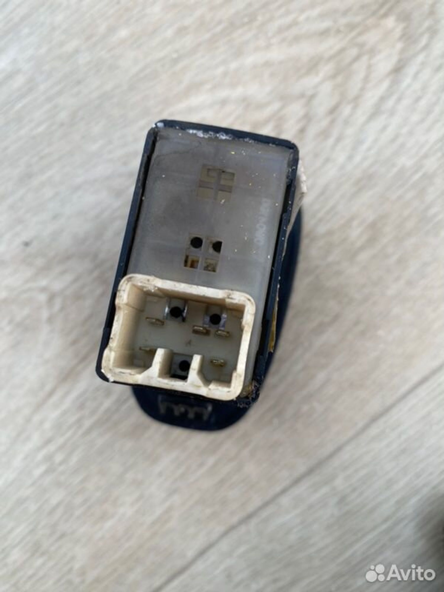 Кнопка стеклоподъемника задняя правая Hyundai, 1000 рублей, Семиозерка