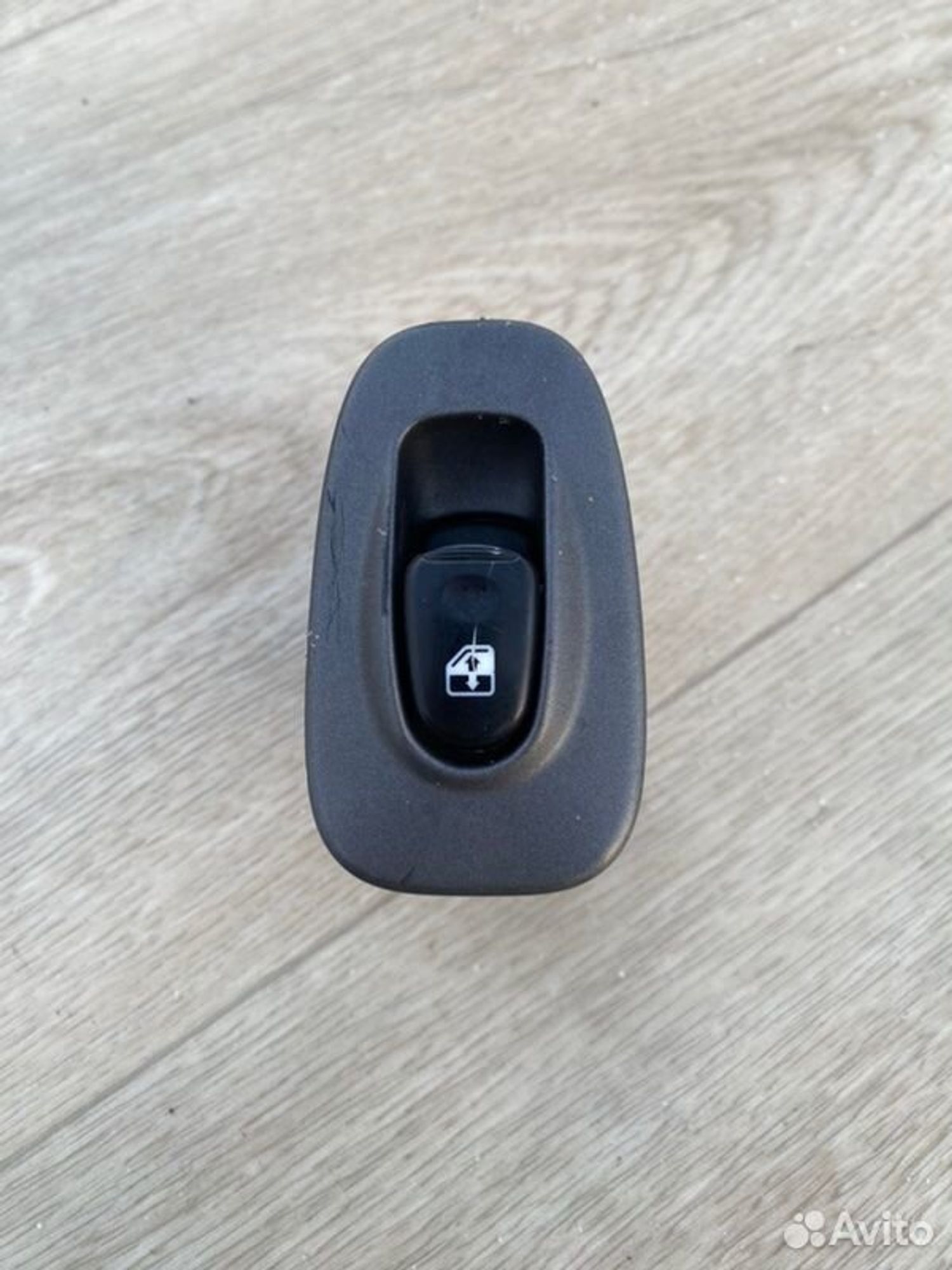 Кнопка стеклоподъемника задняя правая Hyundai, 1000 рублей, Семиозерка
