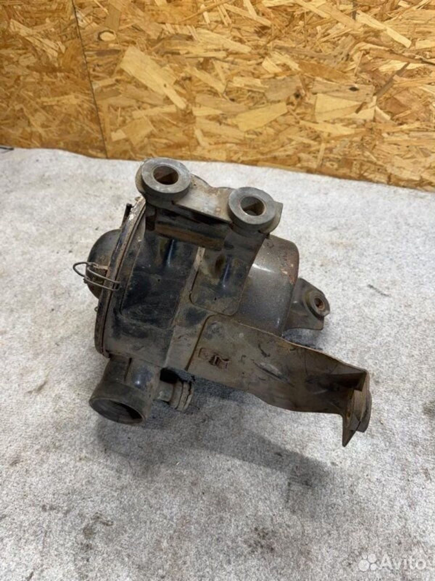 Корпус воздушного фильтра Isuzu Trooper 4JB1 1991, 2500 рублей, Семиозерка