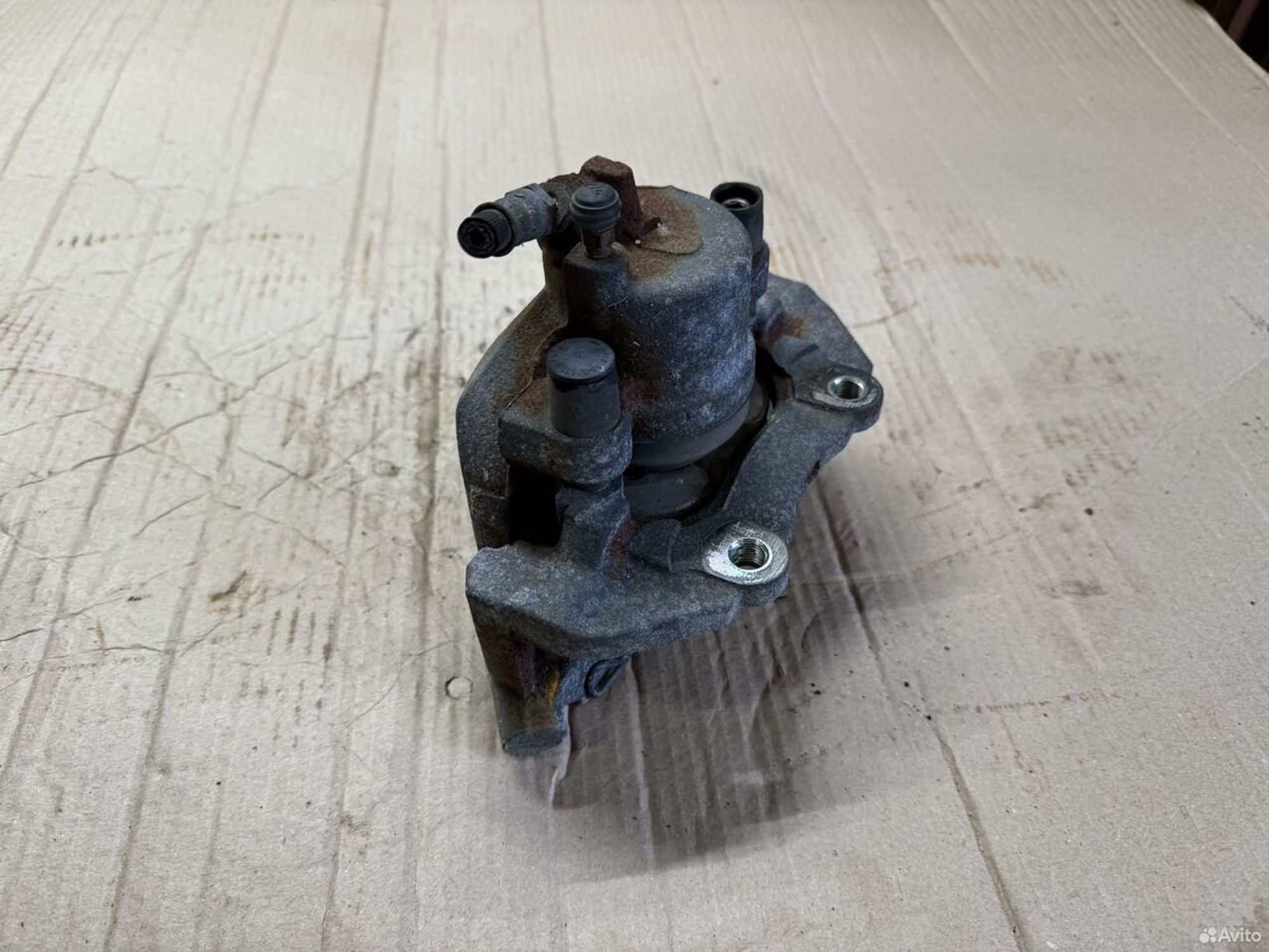 Суппорт тормозной передний левый Mazda 3 bk, 1700 рублей, Семиозерка