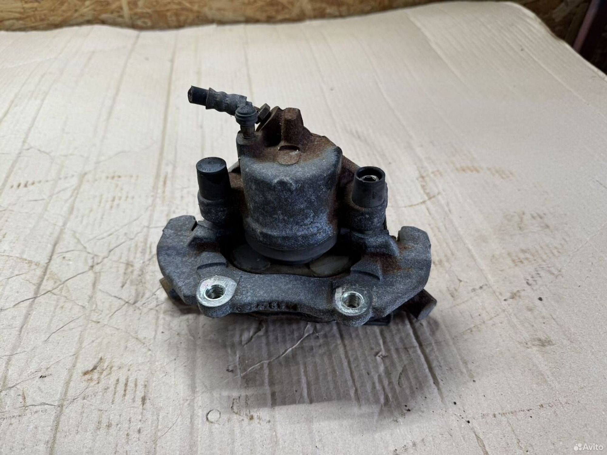 Суппорт тормозной передний левый Mazda 3 bk, 1700 рублей, Семиозерка