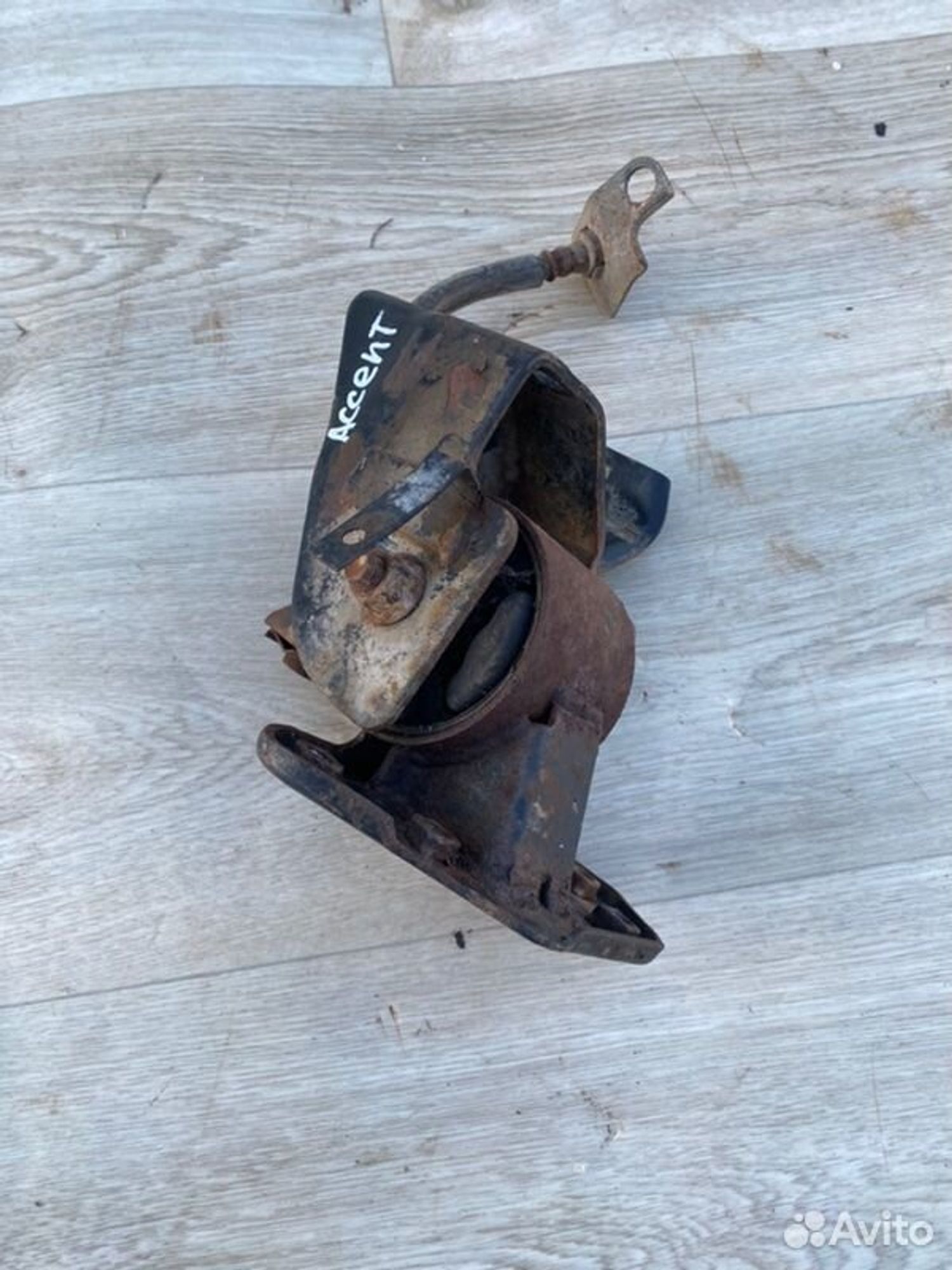 Подушка двигателя левая Hyundai Accent G4EB 2006, 1000 рублей, Семиозерка