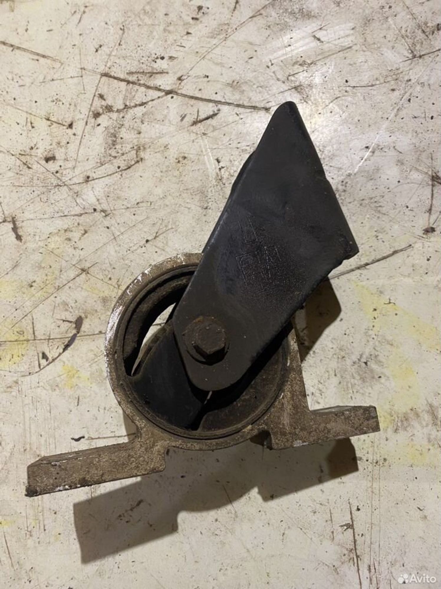 Опора двигателя передняя Nissan Almera n16, 1000 рублей, Семиозерка