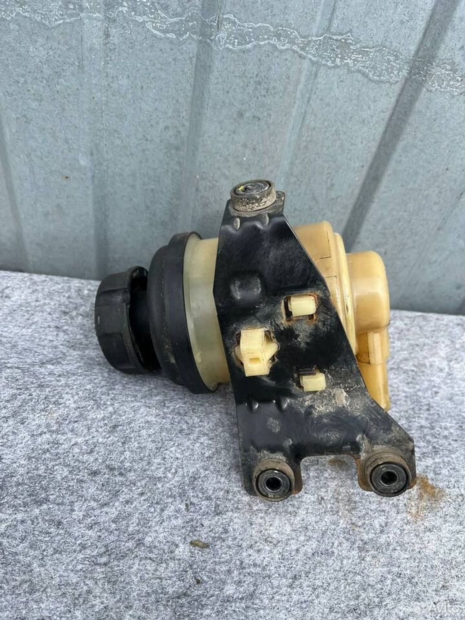 Бачок гура Hyundai Solaris 1, 1200 рублей, Семиозерка