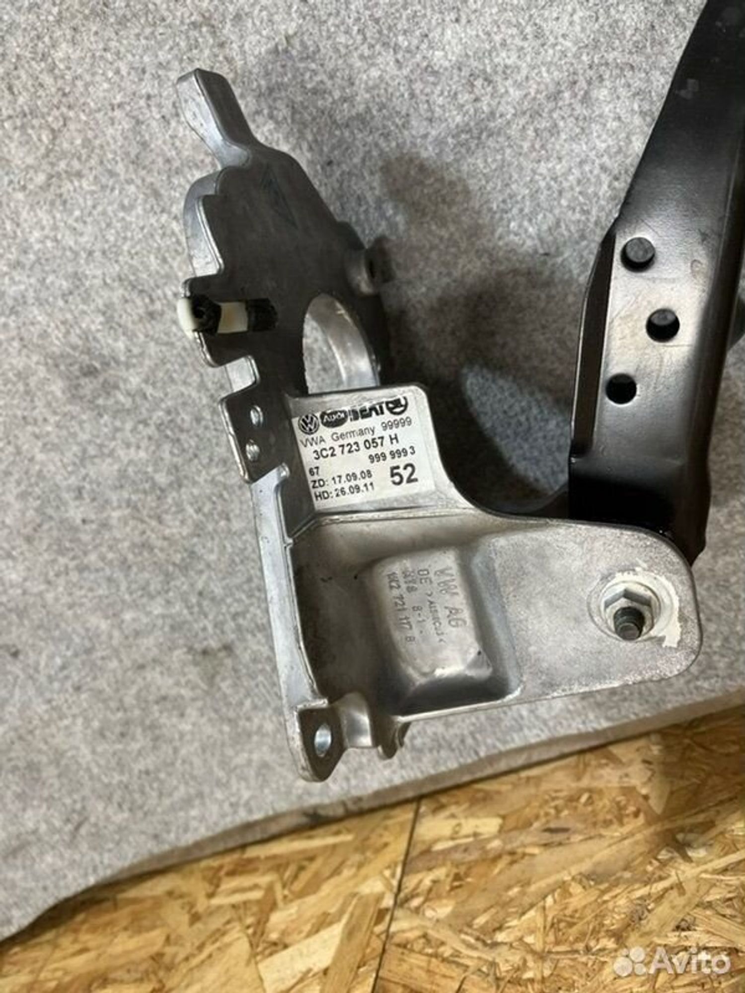 Педаль тормоза Volkswagen Tiguan SUV NF CAW 2011, 1800 рублей, Семиозерка