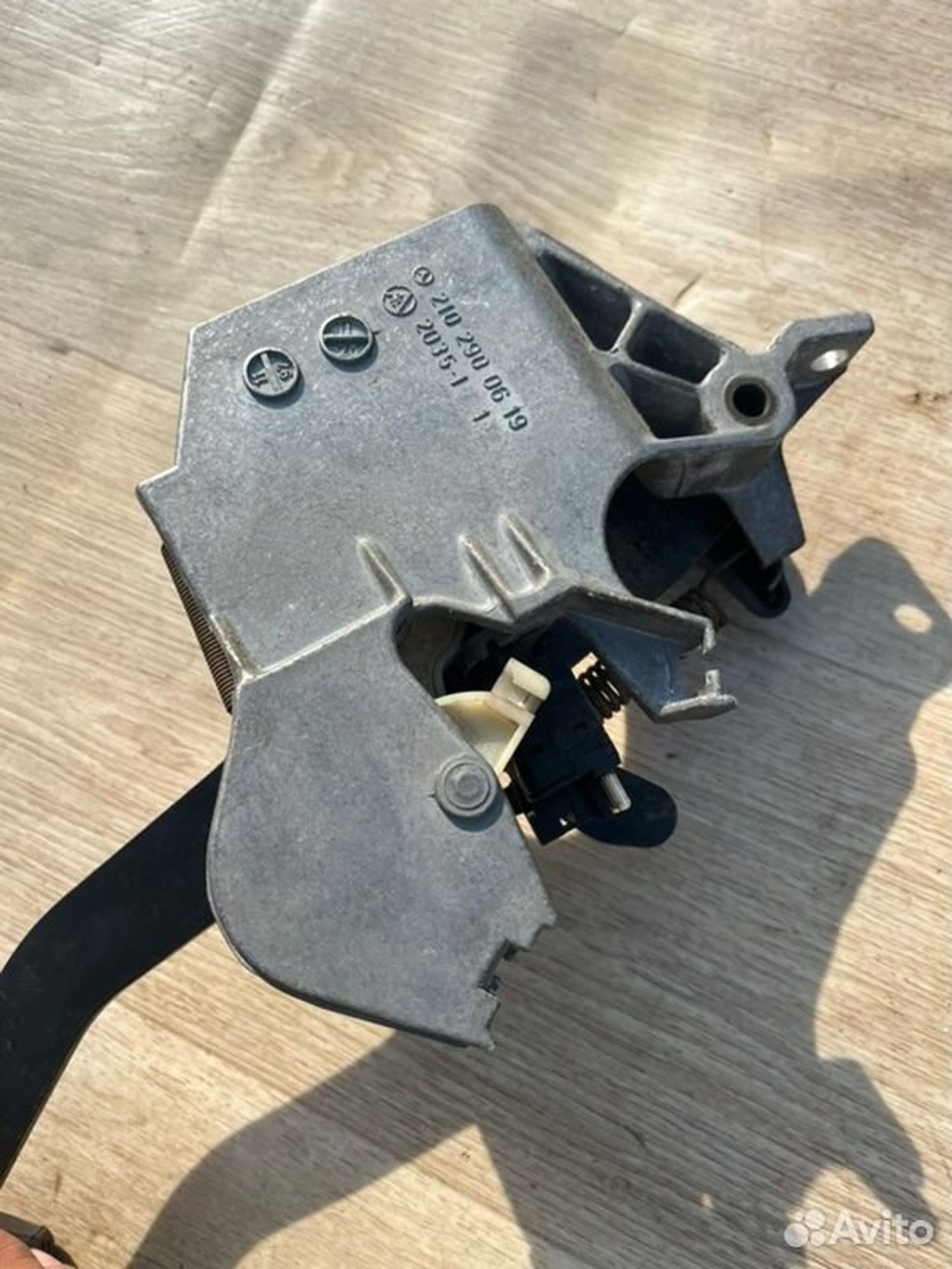 Педаль тормоза Mercedes E240 W210 M112911 1998, 1000 рублей, Семиозерка