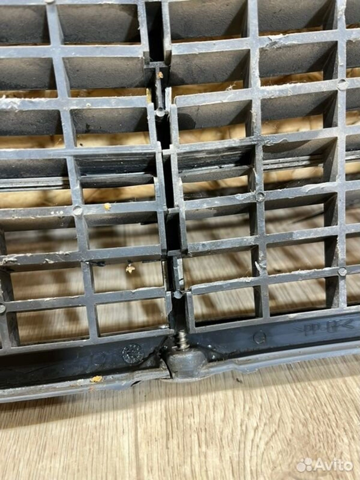 Решетка радиатора Mercedes E240 W210 M112911 1998, 2000 рублей, Семиозерка