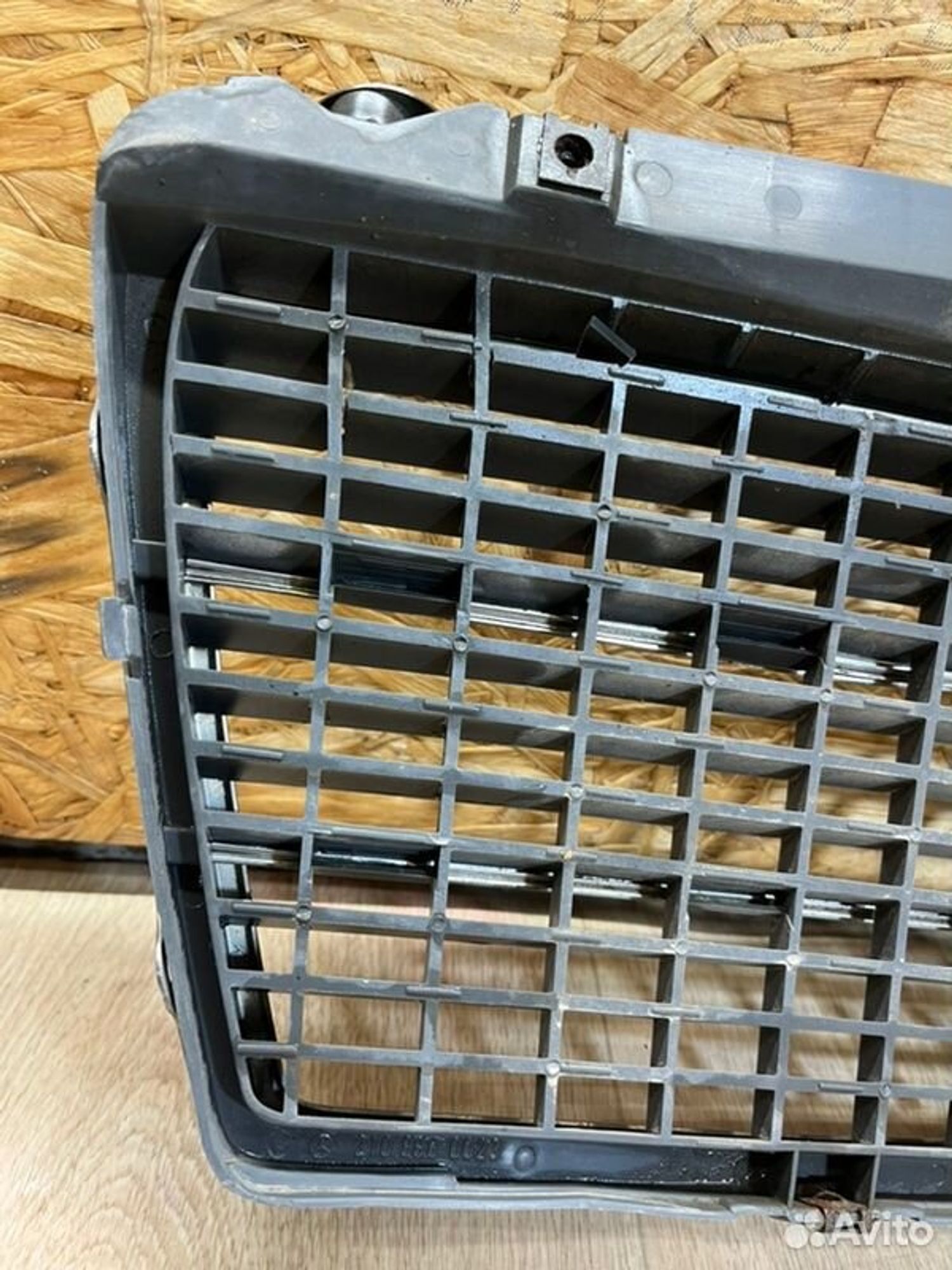 Решетка радиатора Mercedes E240 W210 M112911 1998, 2000 рублей, Семиозерка