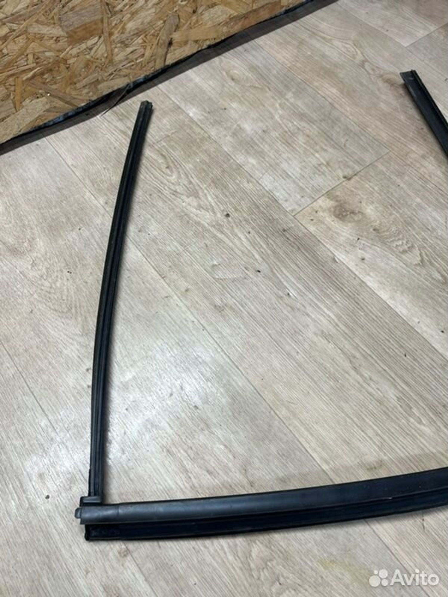 Уплотнитель стекла двери задний правый Mazda 3 BM, 1000 рублей, Семиозерка