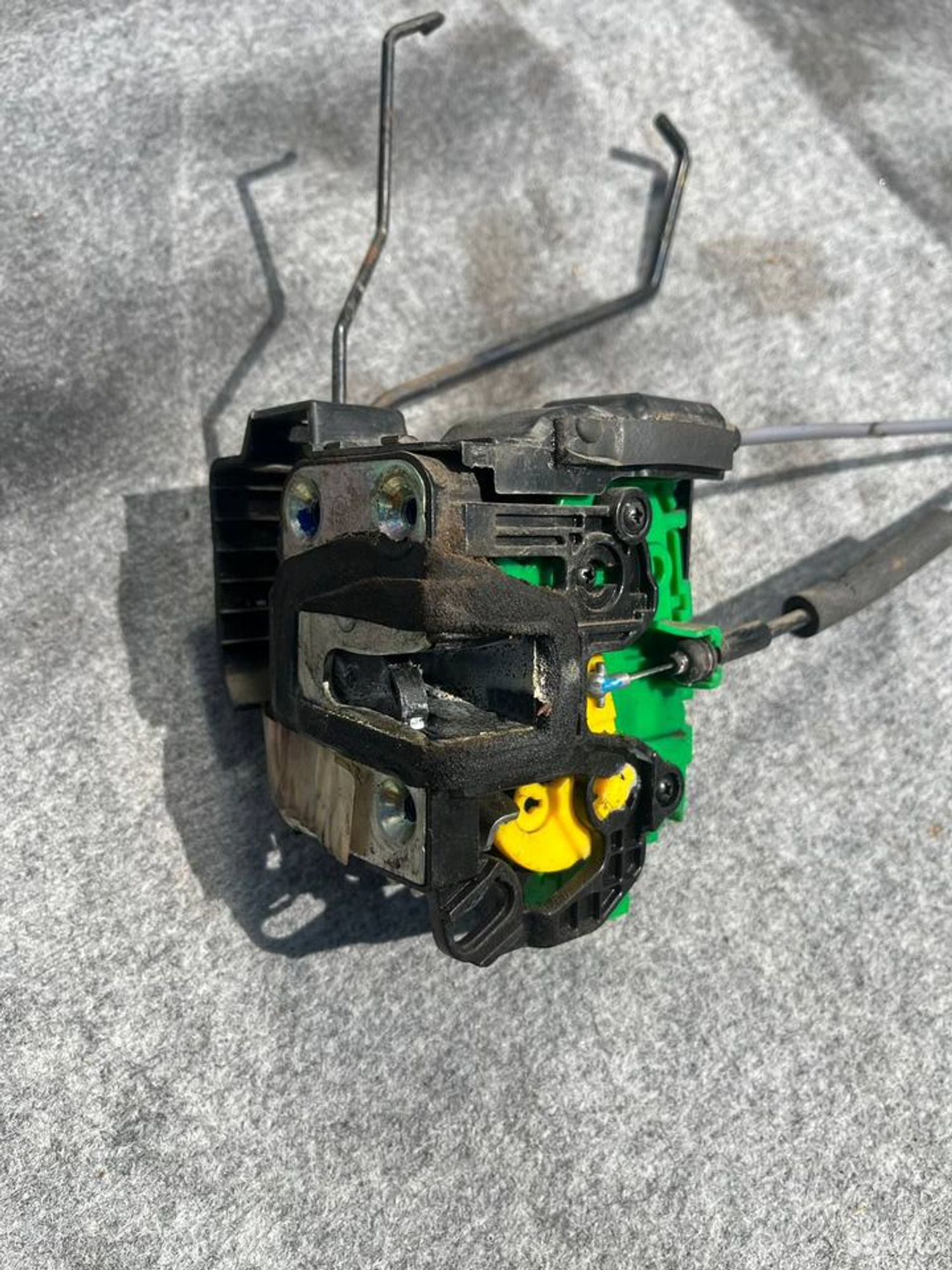 Замок передней левой двери Hyundai Solaris 1, 2000 рублей, Семиозерка