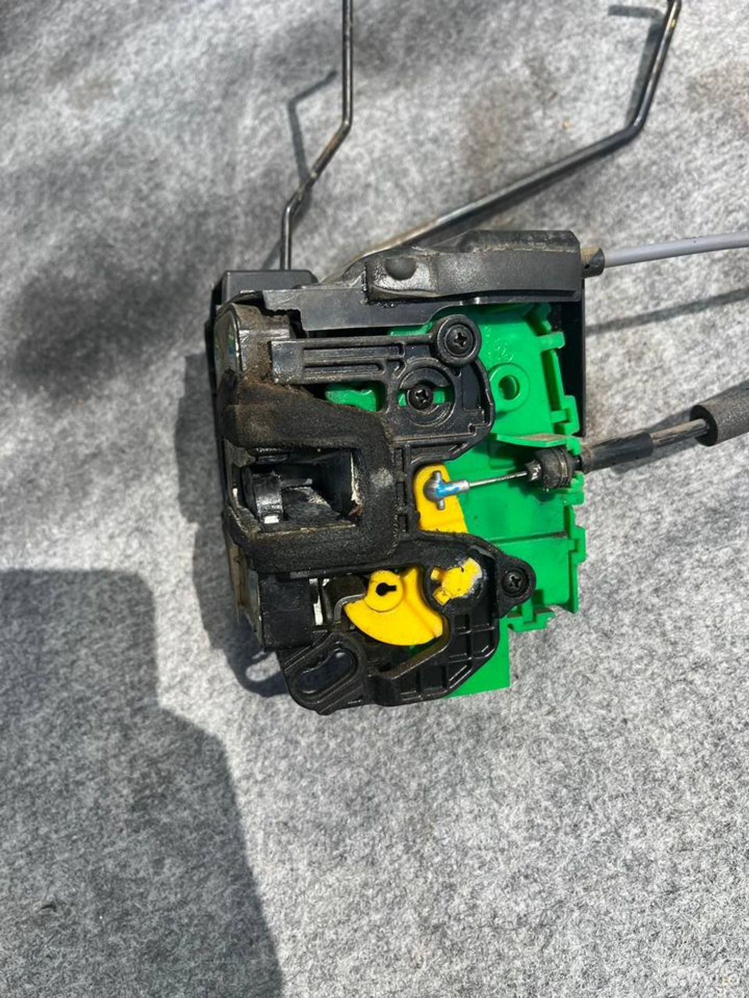 Замок передней левой двери Hyundai Solaris 1, 2000 рублей, Семиозерка