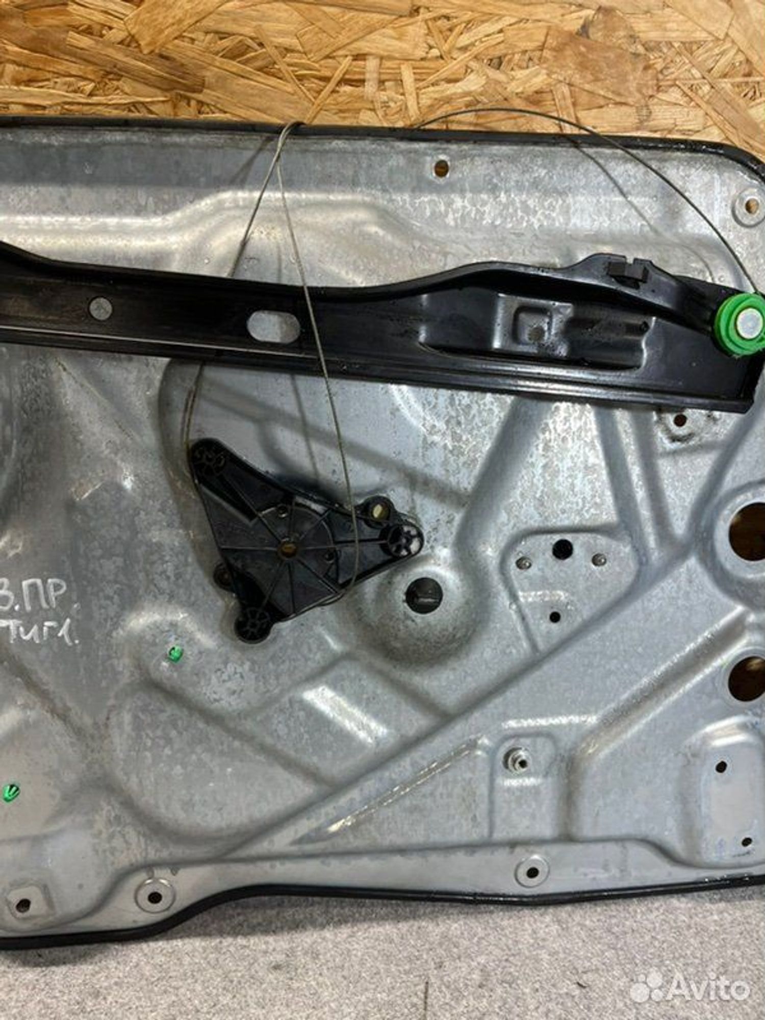 Держатель стеклоподъемника передний правый, 1100 рублей, Семиозерка