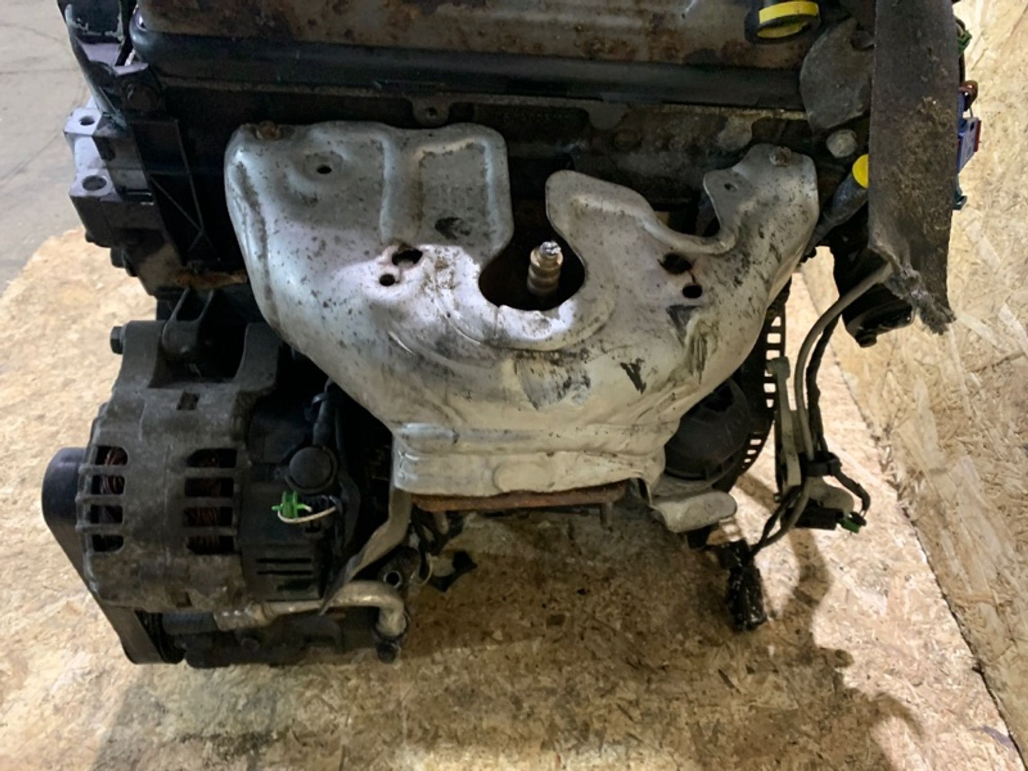 https://ycs.partsauto.market/partsauto-images/thmbs/2c560fc6fafcdc649c2288868b4896c3/dd27f8aec6e89eb3c8c8ca22fdb5384d/7996879f3e4cb32e0e097e1abf7bae33.jpg