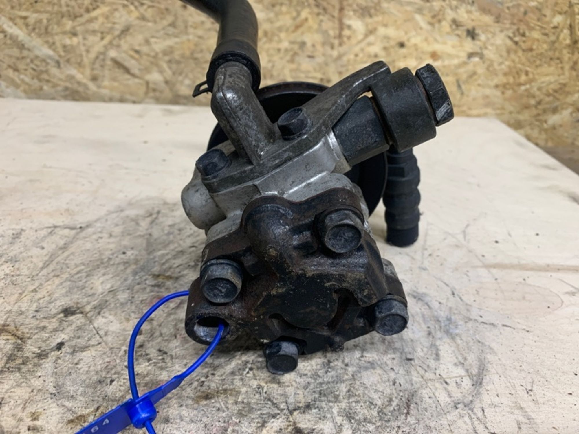 https://ycs.partsauto.market/partsauto-images/thmbs/2c560fc6fafcdc649c2288868b4896c3/eda4989c31023b3247fd8f8650153f88/fecdb9f6cf00425c707c831f0efe11b5.jpg