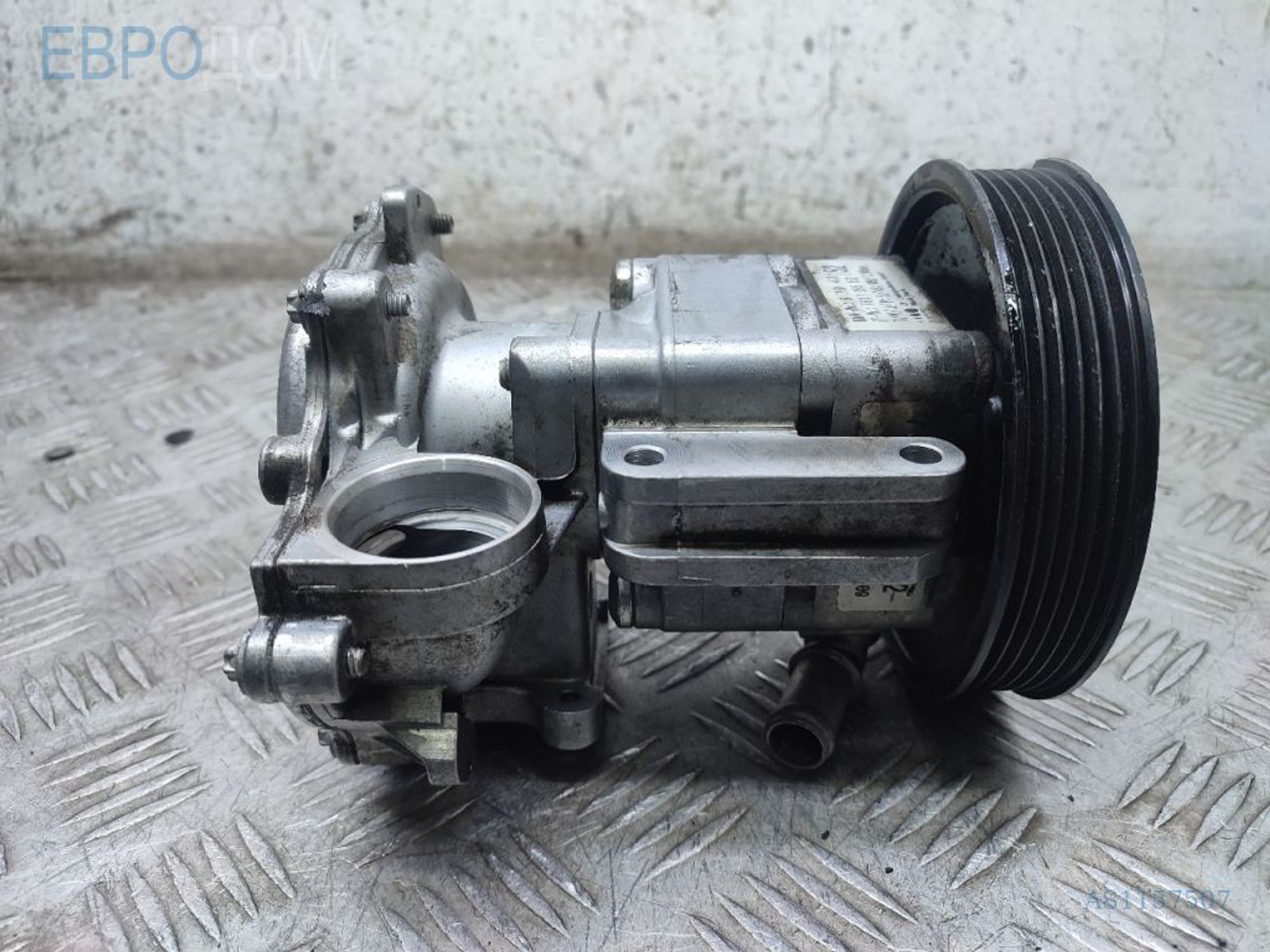 https://ycs.partsauto.market/partsauto-images/thmbs/3237d7da8dc2136f56140620af6d0874/4dbfd79523eb9662d2176c872b2dbf03/817ee58f81d771b52dce351321b843fc.jpg