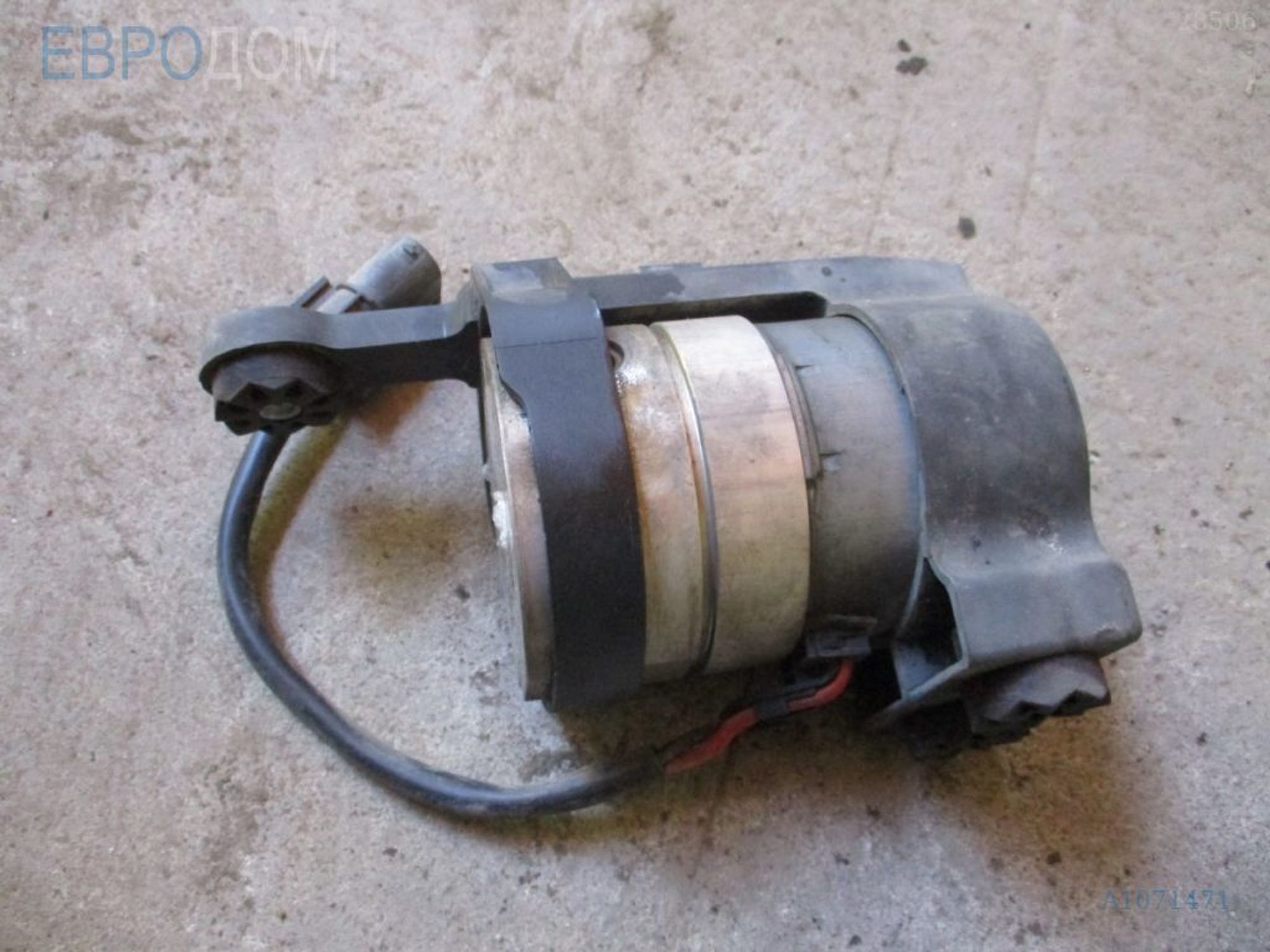 https://ycs.partsauto.market/partsauto-images/thmbs/3237d7da8dc2136f56140620af6d0874/939191057e5cac35a139809eba3c306e/39549b753e008a1e899cf186e32968c3.jpg