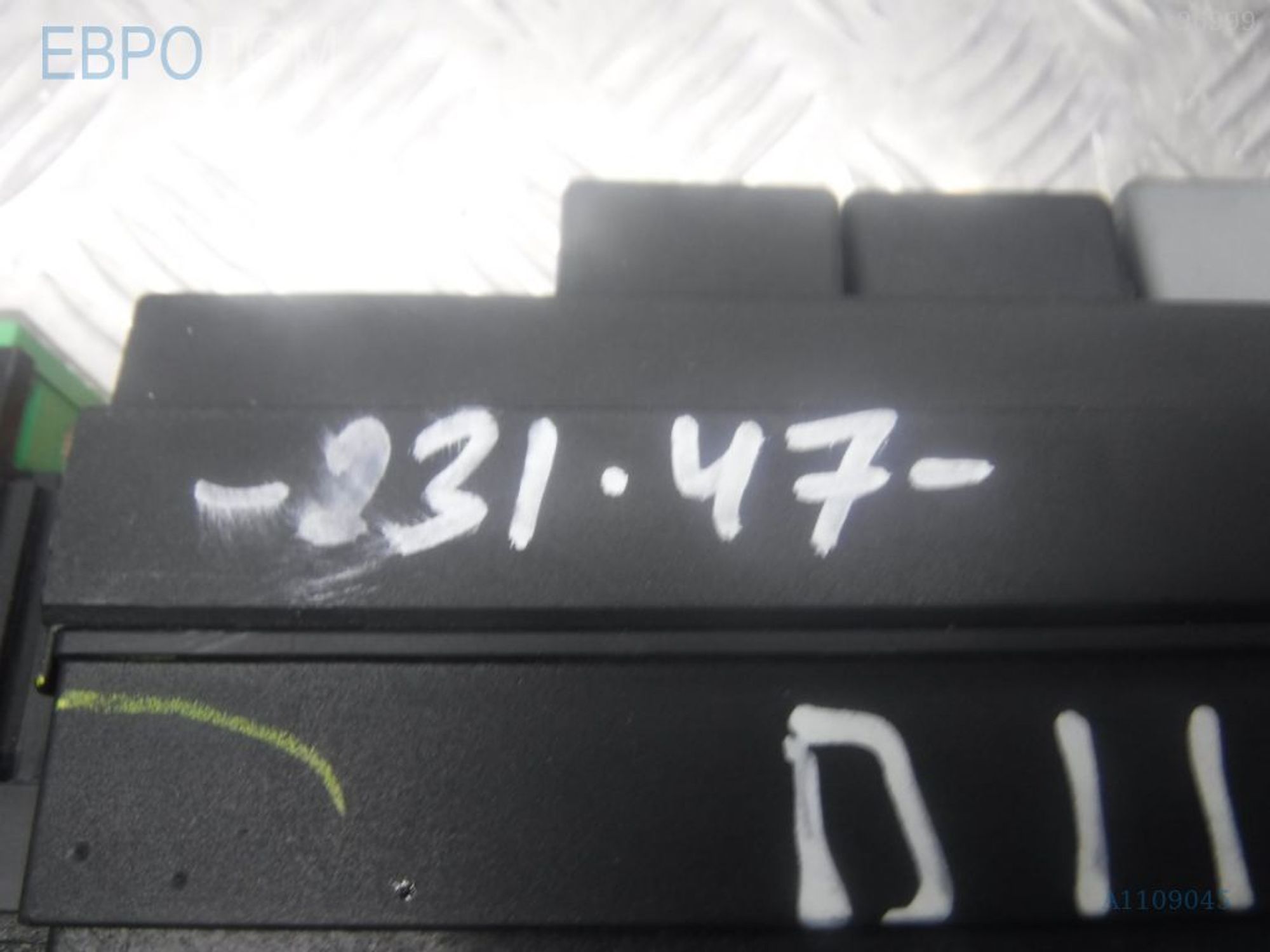 https://ycs.partsauto.market/partsauto-images/thmbs/3237d7da8dc2136f56140620af6d0874/d5cb33540bb8f126c4b2640c31f608be/fe88589e77d5413e90daaa5624d857b7.jpg