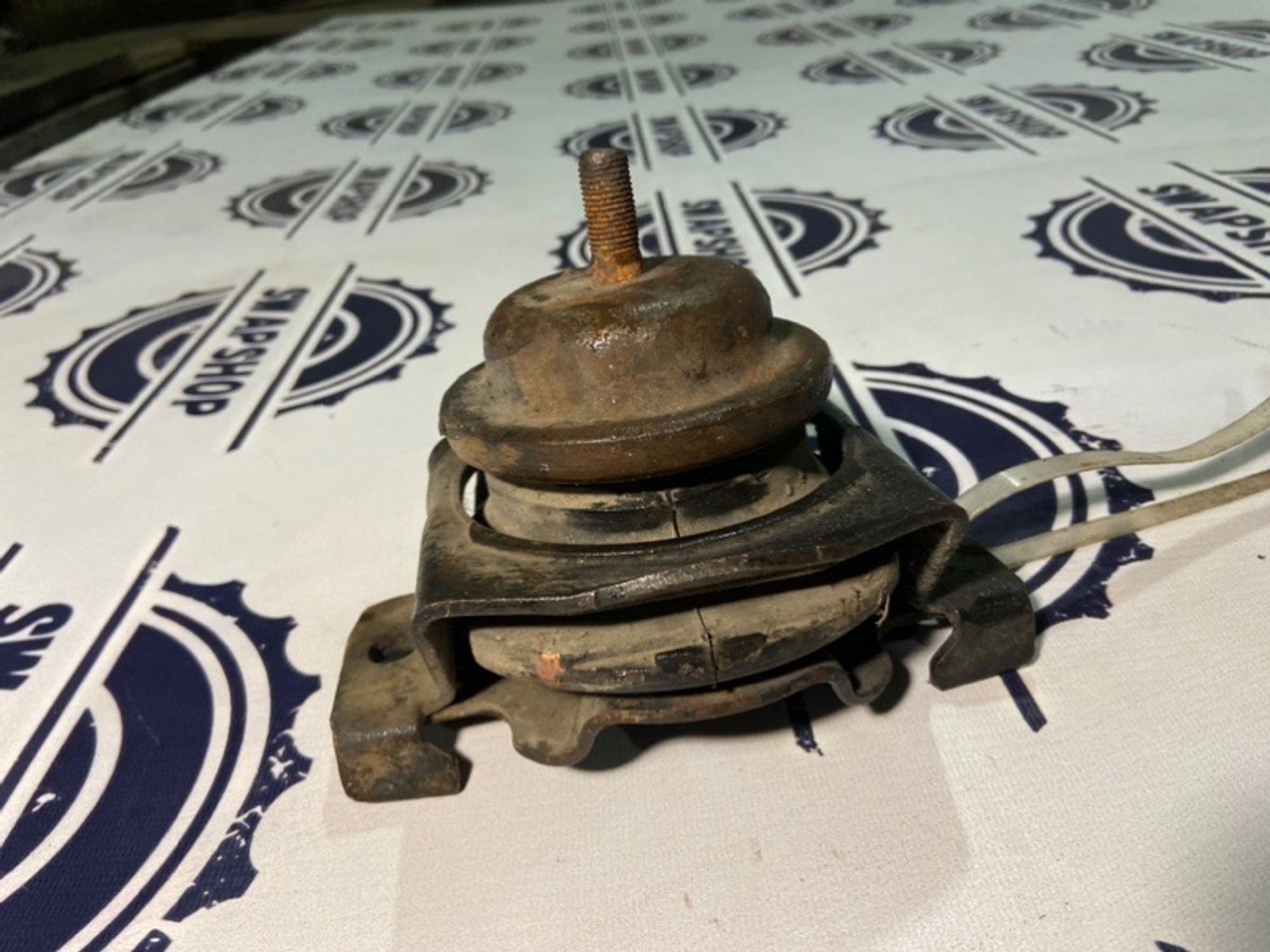 Подушка двигателя Toyota mark2 1990 000011140 LX81 2L, 1000 рублей, Сосновоборск