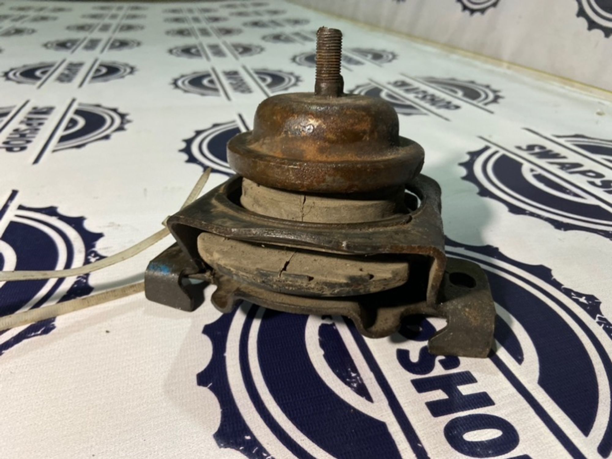 Подушка двигателя Toyota mark2 1990 000011140 LX81 2L, 1000 рублей, Сосновоборск