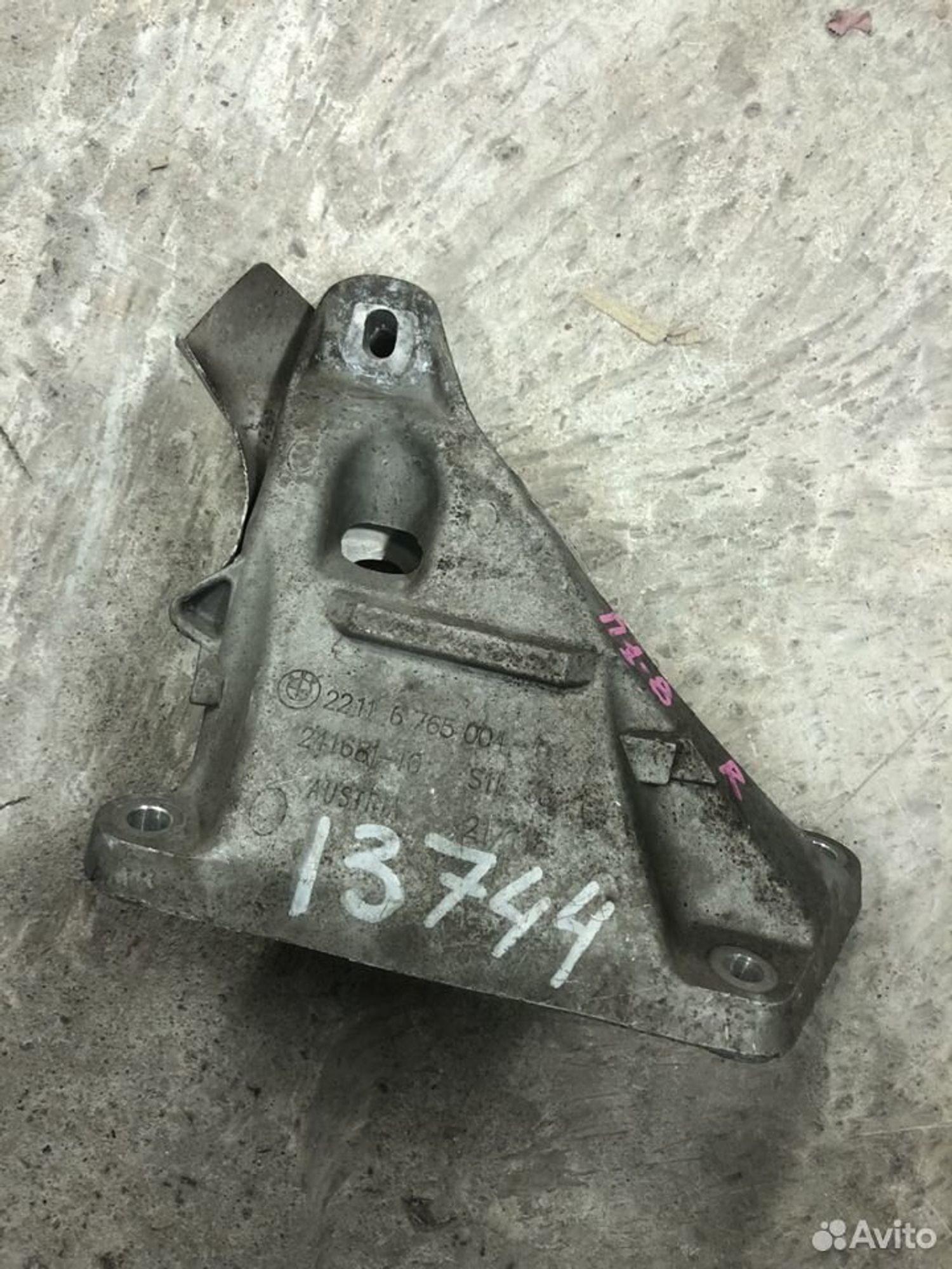 Лапа кронштейн двигателя правый N52 BMW E81 E90, 1000 рублей, Москва