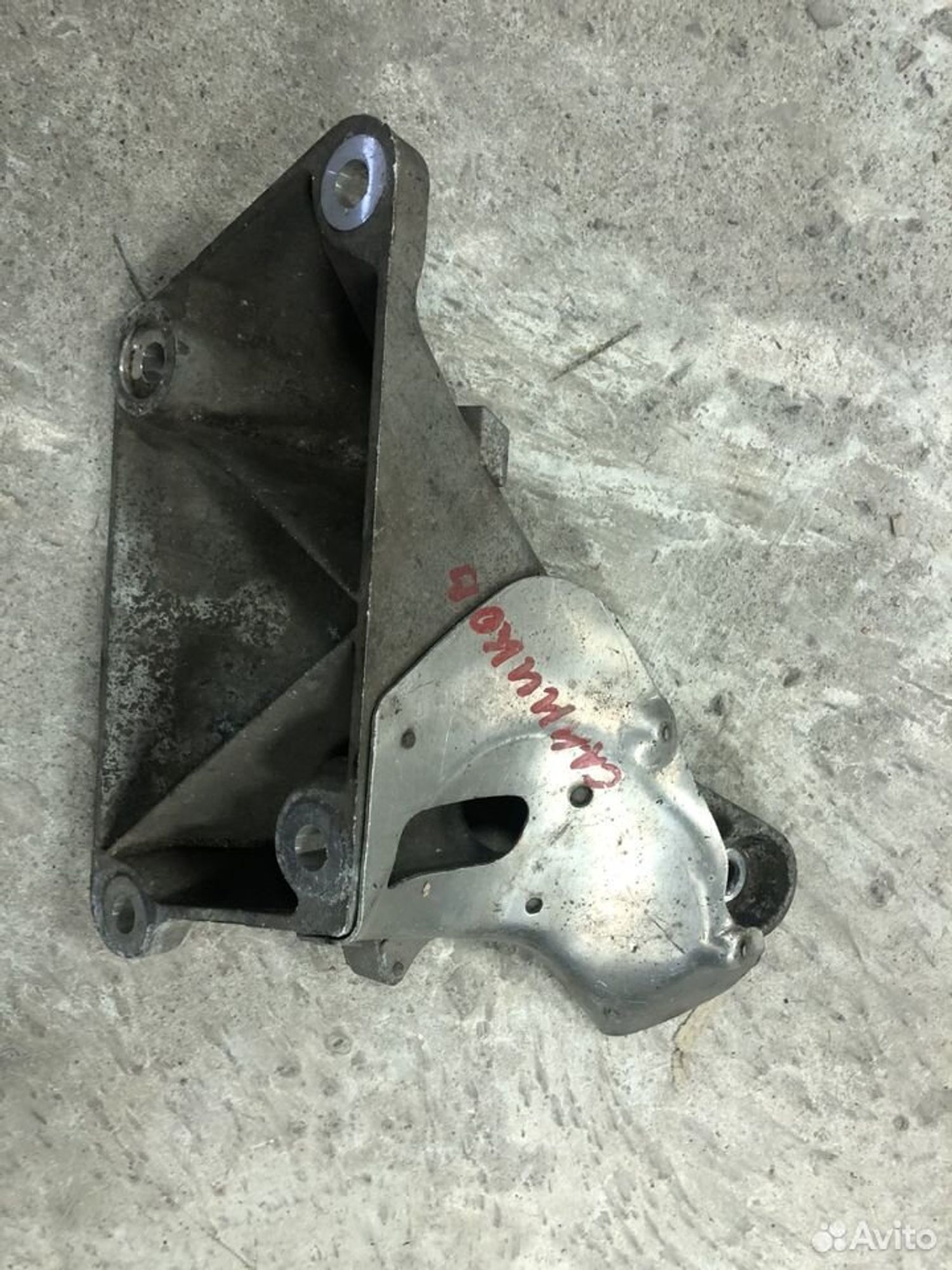 Кронштейн опоры двигателя правый Bmw 3 e90, 800 рублей, Москва