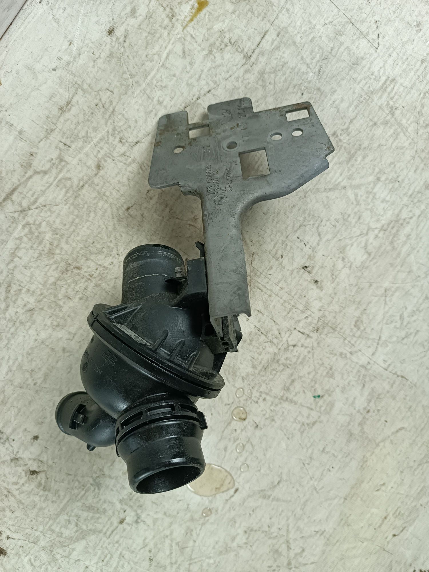 https://ycs.partsauto.market/partsauto-images/thmbs/72ad5fba4727bffbc6ea9a8c61494201/parts/2ee83f68-0286-5e6f-9212-e4883429e038_ec2360a66e54c3da944e4636fd1f2397.jpg