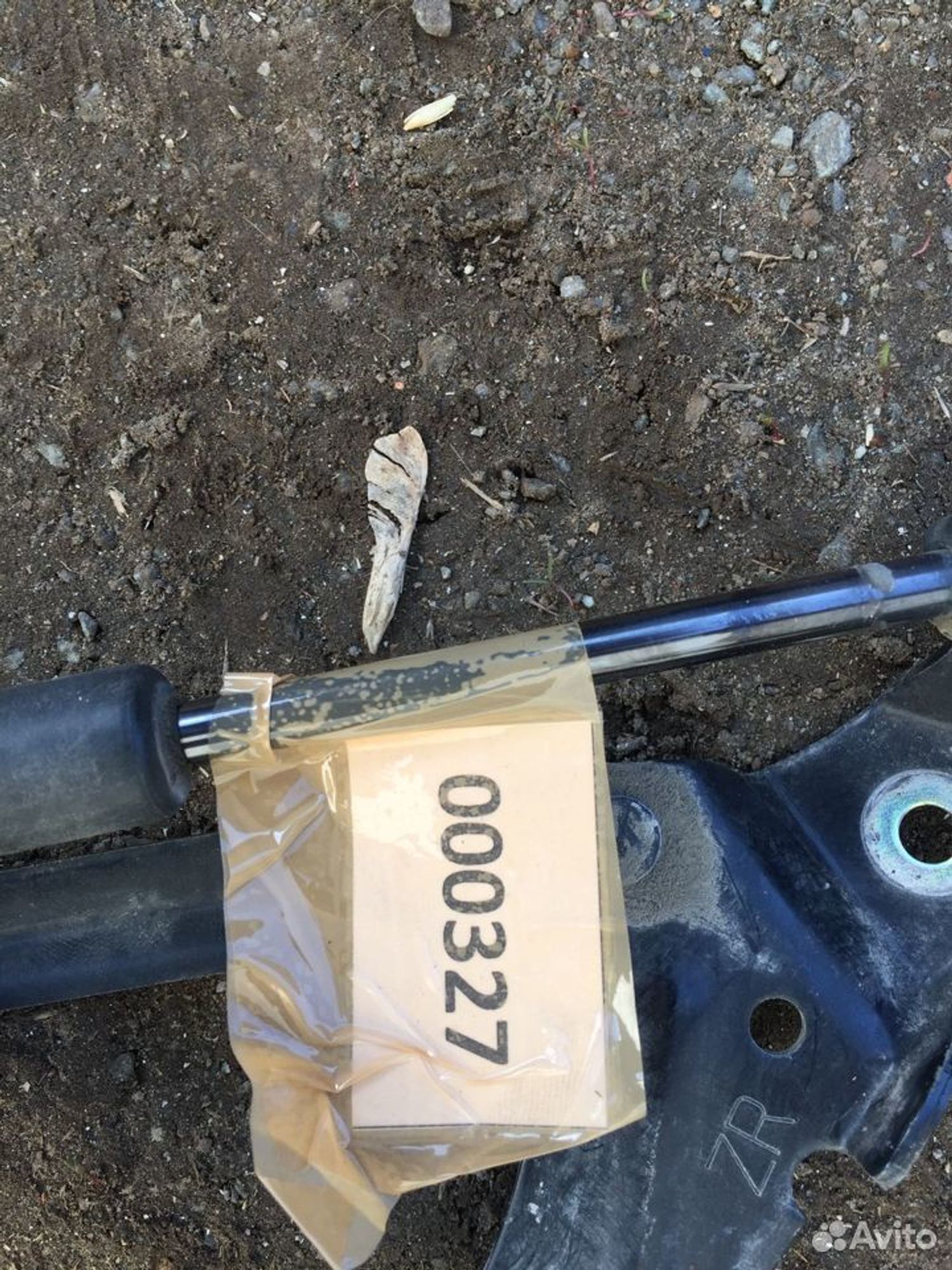 Петля багажника в сборе правая Мазда 3 BL седан, 1000 рублей, Челябинск