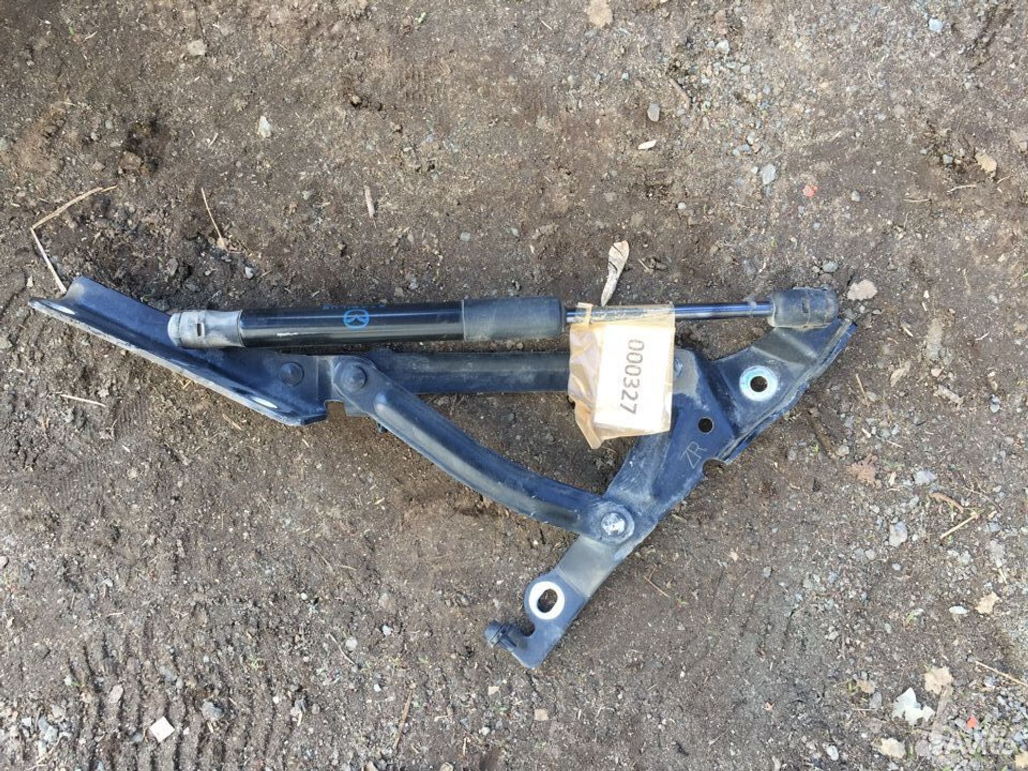 Петля багажника в сборе правая Мазда 3 BL седан, 1000 рублей, Челябинск