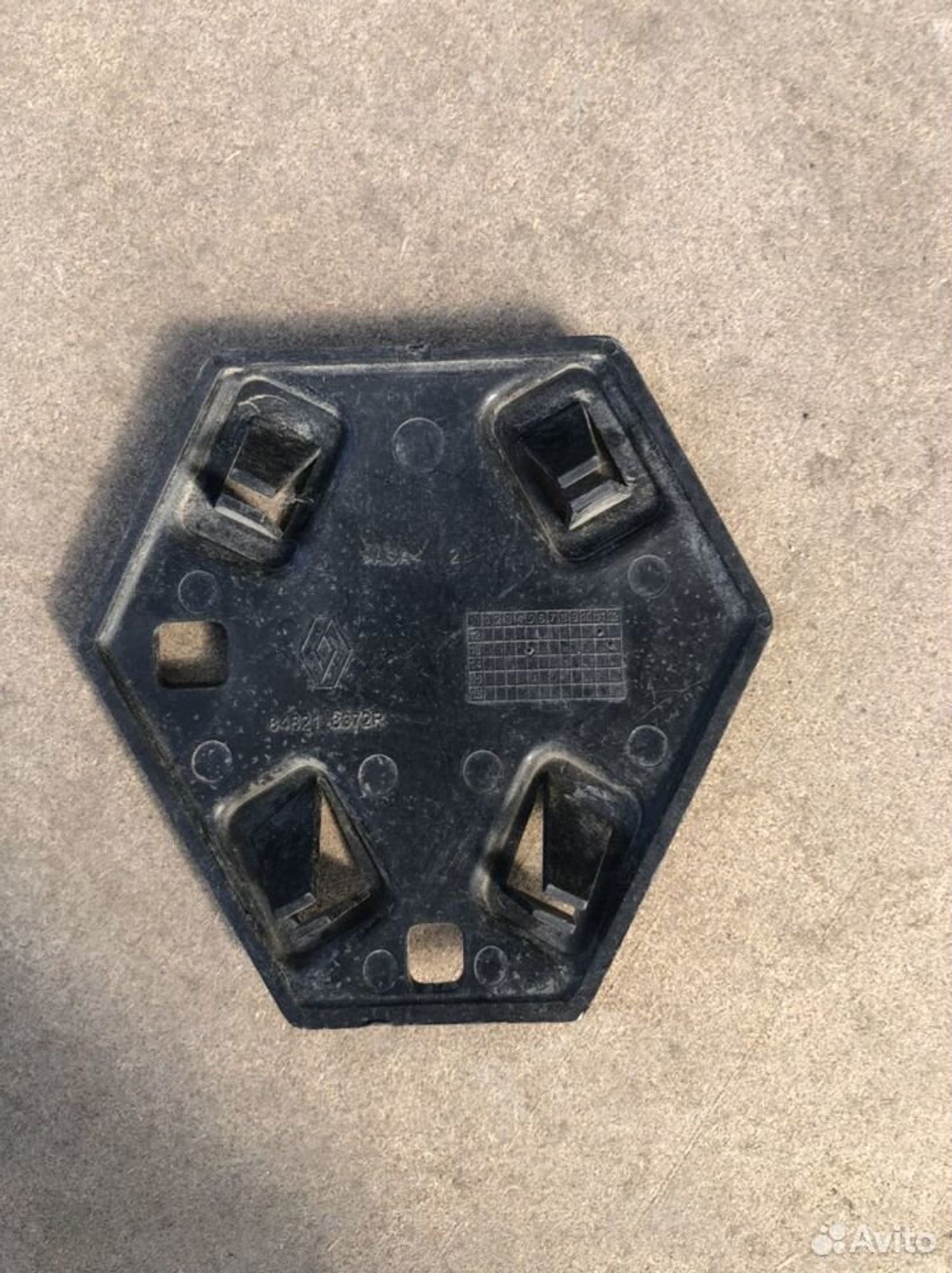 Вставка в эмблему Рено Дастер 12-15, 400 рублей, Челябинск